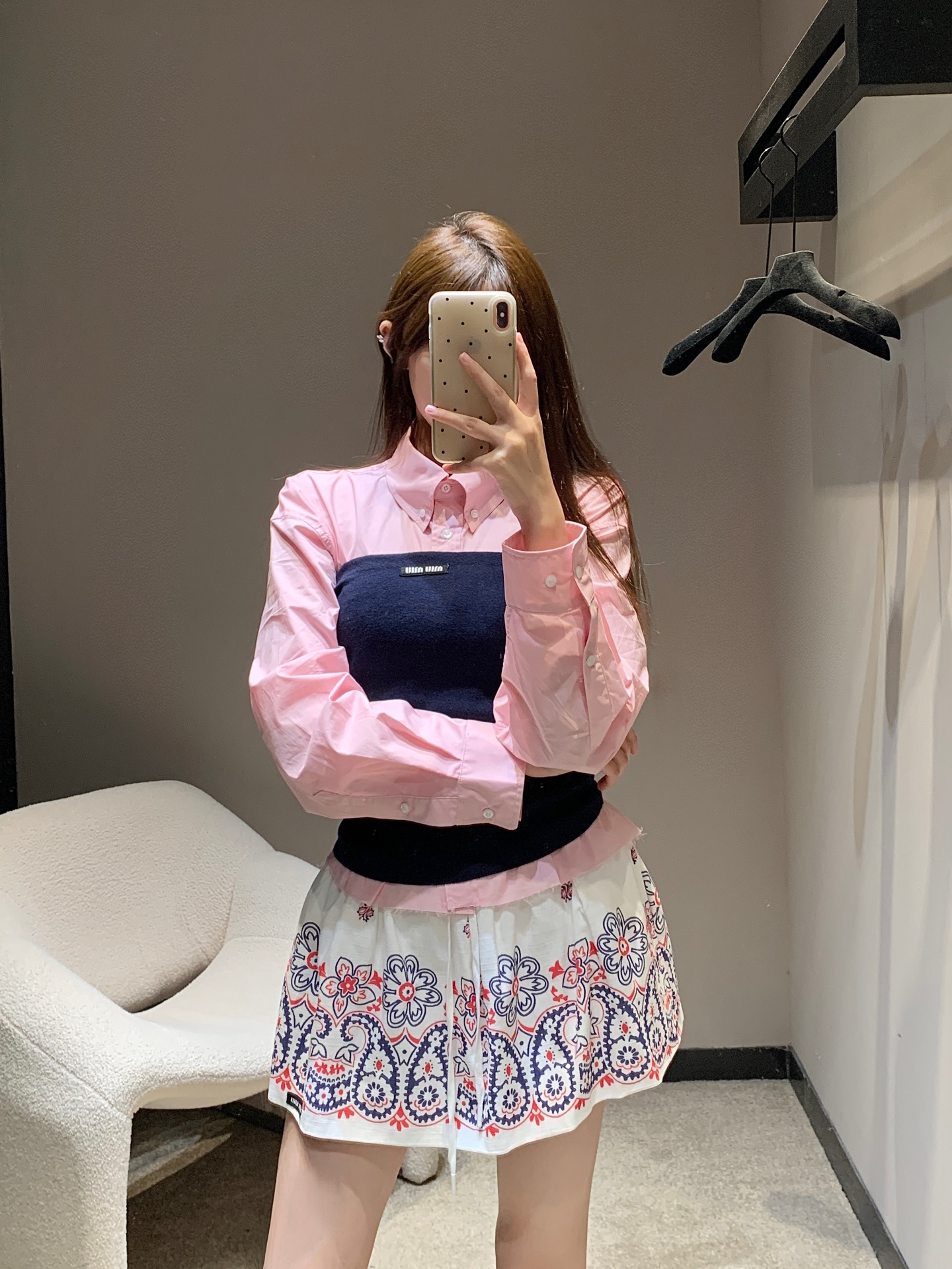 NO:455929,Miumi* 25Fw early autumn new style, micro-label patch knitted strap top丨Exclusive high-end production!  Slim fit style to show a fashionable temperament, slim and inclusive body shape, embellishment with letters, brings visual impact to the overall look, comfortable and breathable, suitable for various occasions, sexy and high-end, perfect workmanship quality depends on details. S/M/L, miumiu, alexander wang is available in stock19860909Miumi* 25Fw早秋新款 微标贴饰针织抹胸上衣丨独家高版出品！修身版型穿出时髦气质 显瘦包容身材 字母微标贴饰点缀 给整体造型带来视觉冲击 舒适透气 适合多种场合穿搭 性感高级 完美做工品质看细节.现货发售S/M/L,,miumiu,alexander wang,Women's clothing