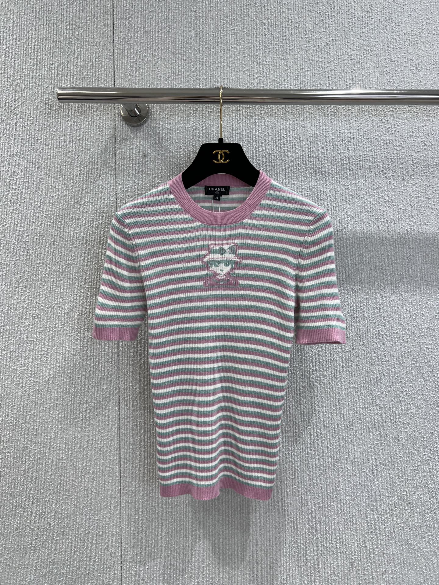 NO:457297,Support for replacement Chane* 25B high-end handicraft workshop series new models, cartoon jacquard short-sleeved top | Exclusive yb development!  High-end production!  Macaron color matching has a high saturation, with a sense of high quality ~ the imported woven fabric is super comfortable on the upper body, the wrapping and breathability are all top-notch, S/M/L real-life photos, chanel, T-shirt, alexander wang19860909支持换款 Chane* 25B高级手工坊系列新款 卡通提花短袖上衣丨独家yb开发！高版出品！马卡龙色系配色饱和度很高 自带高级感～进口机织面料上身超级舒服 包裹性透气性都是顶级的 ,现货发售S/M/L实拍细节图,,chanel,T-shirt,alexander wang,Women's clothing