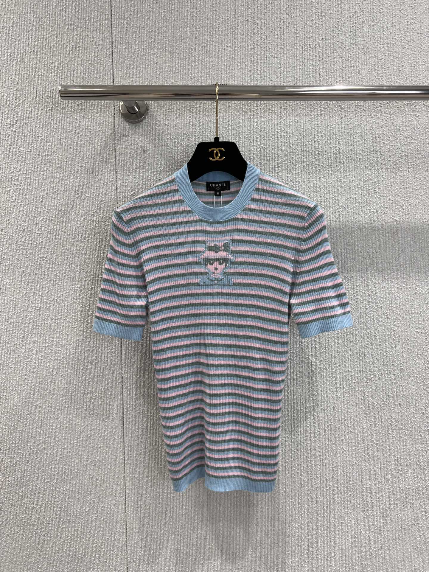 NO:457287,Support for replacement Chane* 25B high-end handicraft workshop series new models, cartoon jacquard short-sleeved top | Exclusive yb development!  High-end production!  Macaron color matching has a high saturation, with a sense of high quality ~ the imported woven fabric is super comfortable on the upper body, the wrapping and breathability are all top-notch, S/M/L real-life photos, chanel, T-shirt, alexander wang19860909支持换款 Chane* 25B高级手工坊系列新款 卡通提花短袖上衣丨独家yb开发！高版出品！马卡龙色系配色饱和度很高 自带高级感～进口机织面料上身超级舒服 包裹性透气性都是顶级的 ,现货发售S/M/L实拍细节图,,chanel,T-shirt,alexander wang,Women's clothing