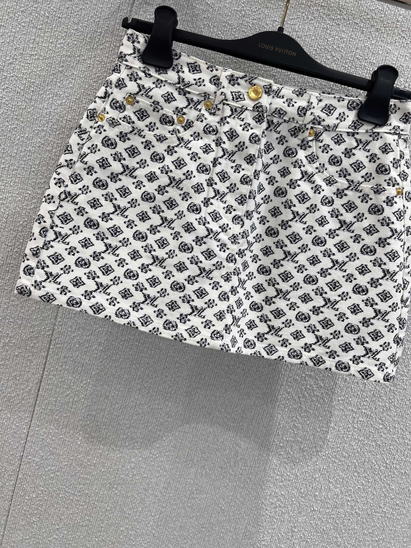 “Louis Vuitton Spring Summer 25S Collection: Stylish Customized Cowboy Cotton Clothing with Unique Details” - 图片 7