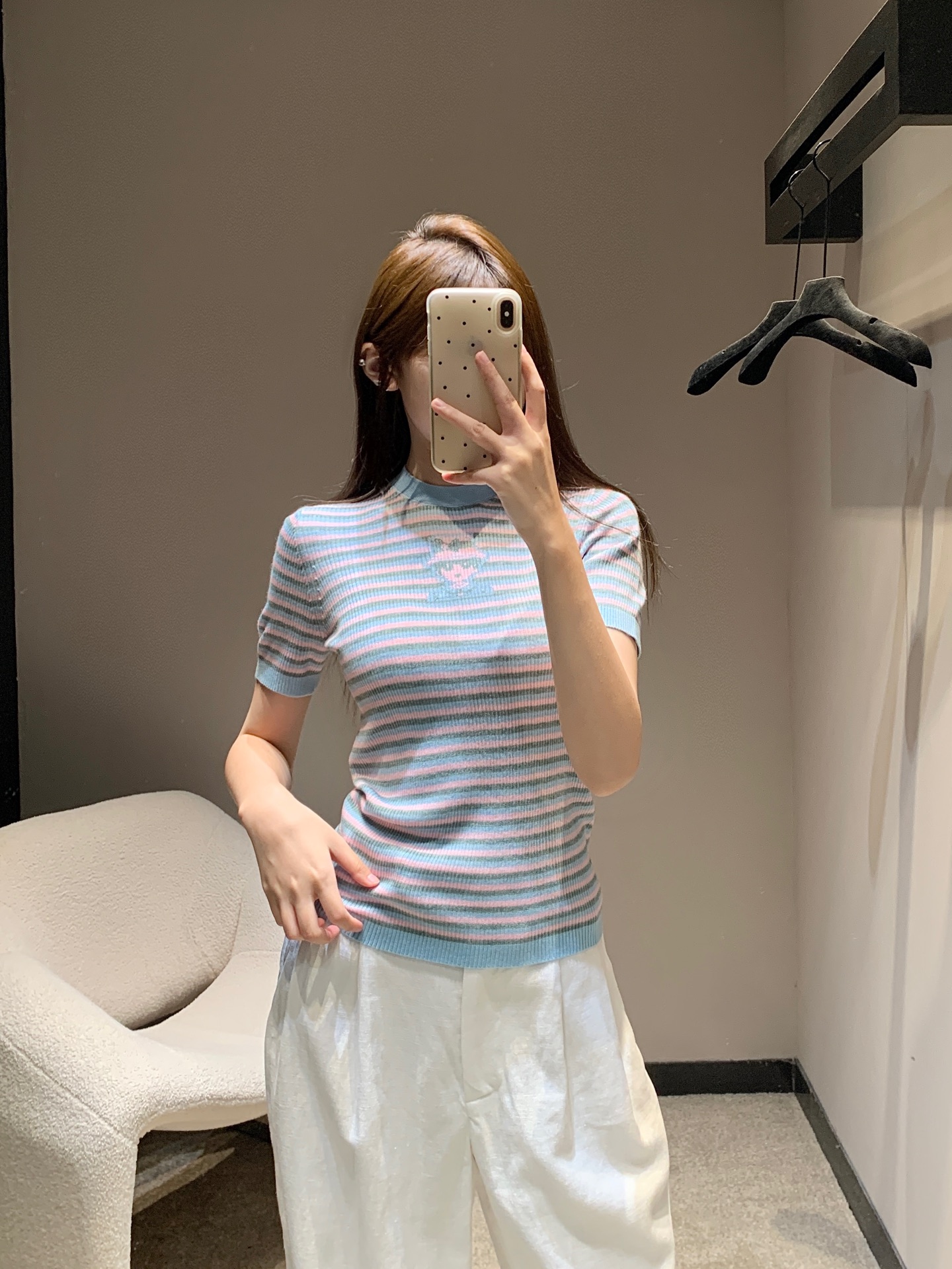NO:457292,Chane* 25B high-end handicraft workshop series new cartoon jacquard short-sleeved top丨Exclusive yb development!  High-end production!  Macaron color matching has a high saturation, with a sense of high quality ~ the imported woven fabric is super comfortable on the upper body, and the wrapping and breathability are all top-notch. S/M/L is available in stock, chanel, T-shirt, alexander wang19860909Chane* 25B高级手工坊系列新款 卡通提花短袖上衣丨独家yb开发！高版出品！马卡龙色系配色饱和度很高 自带高级感～进口机织面料上身超级舒服 包裹性透气性都是顶级的 ,现货发售S/M/L,,chanel,T-shirt,alexander wang,Women's clothing