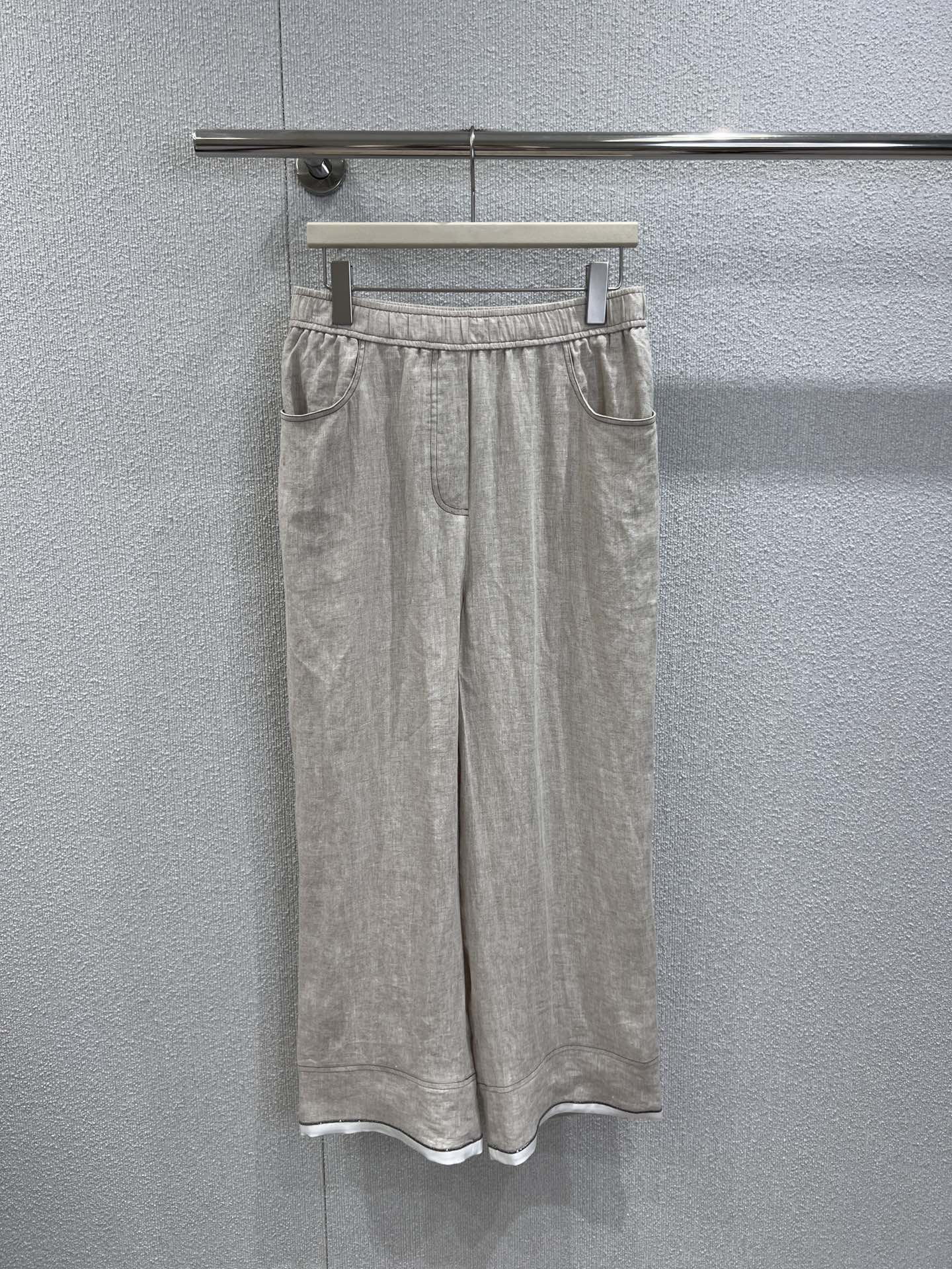 NO:457763,Support replacement Brunello Cucin*lli 25Ss spring and summer new style Lao Qian BC Italian beaded luxury lotus linen pants | Exclusive yb development!  High-end production!  The same imported lotus linen, the texture fiber is exactly the same. Such a good linen cannot be found in China. Hygroscopic, heat-resistant, sun-resistant, dry and crisp Italian fine bead inlay is suitable for high-end customers to sell S/M/L in detail pictures, brunello cucinelli, alexander wang19860909支持换款 Brunello Cucin*lli 25Ss春夏新款 老钱BC意式镶珠奢侈莲花亚麻裤丨独家yb开发！高版出品！一模一样进口莲花亚麻 手感纹理纤维完全一致 国内找不到这么好的亚麻 吸湿散热/耐热耐晒/干爽挺括 意式细珠镶嵌 适合高端客人现货发售S/M/L实拍细节图,,brunello cucinelli,alexander wang,Women's clothing