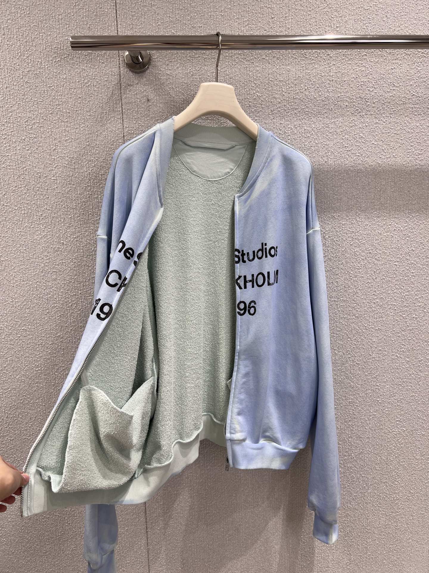 Exclusive 1996 Letter-Printed Coat: Unleaded Style for Every Moment - 图片 2