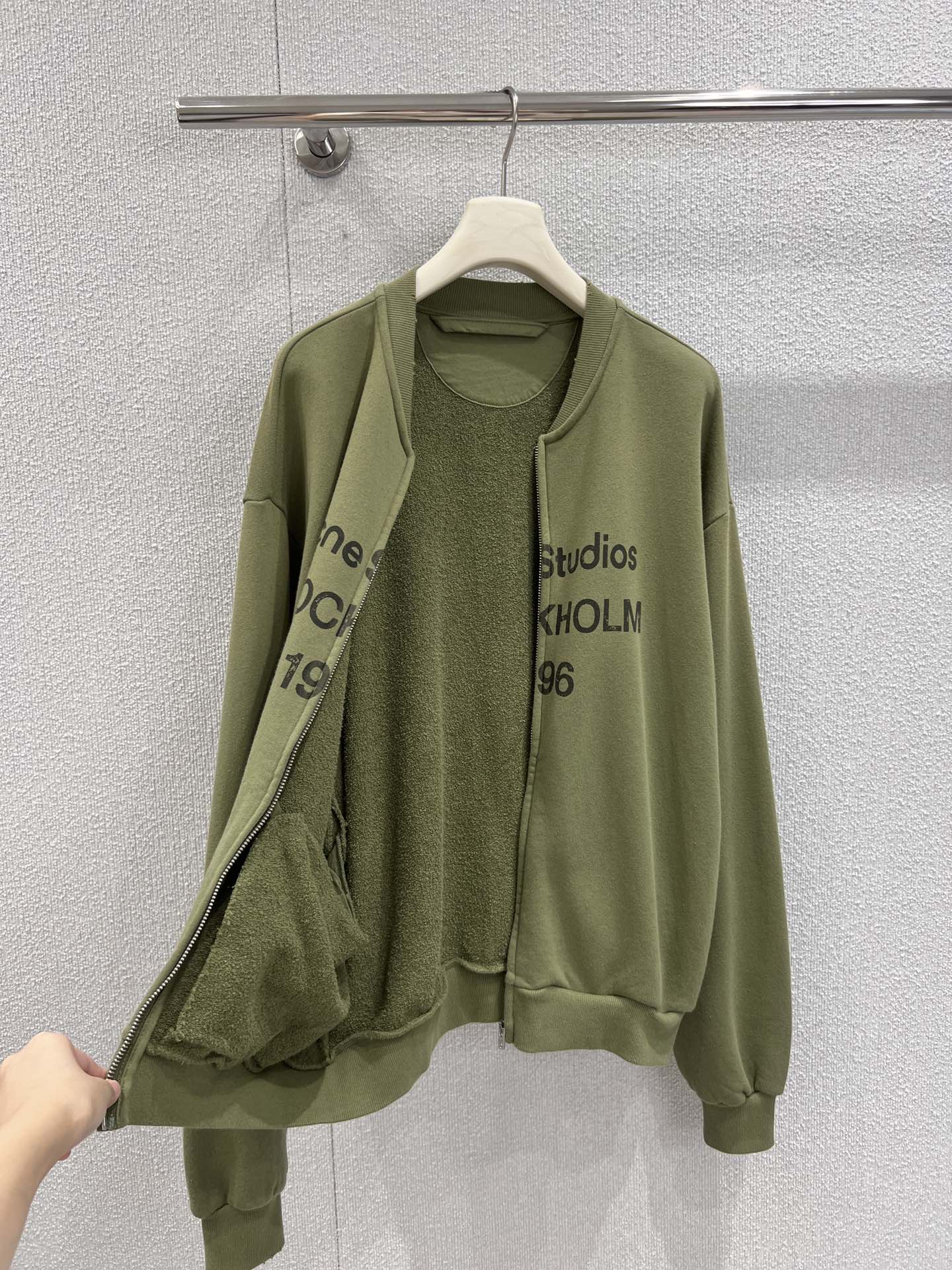 Stylish 1996 Letter-Printed Coat by Acne Studios: Retro Glamour with Unique Comfort - 图片 2