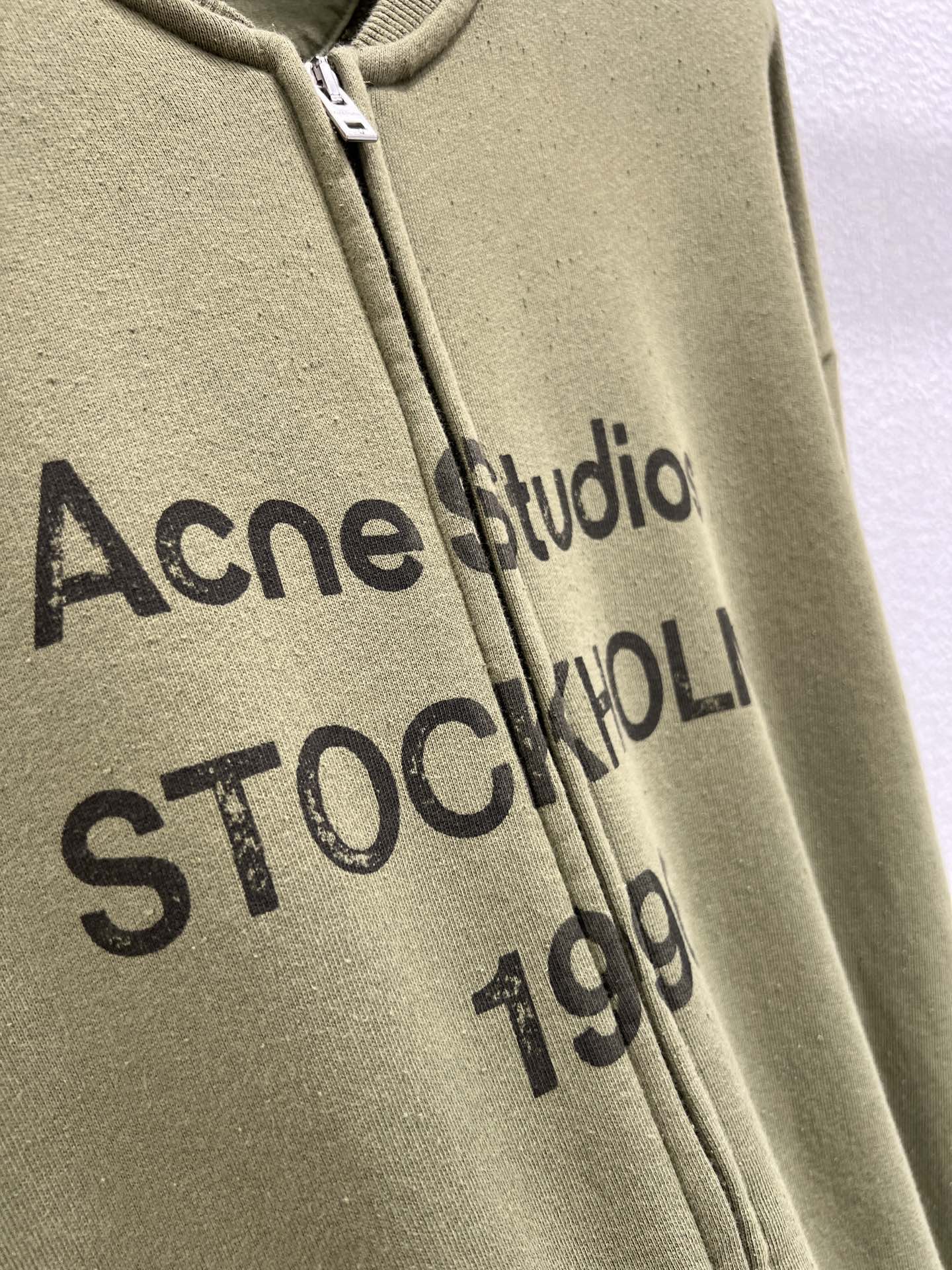 Stylish 1996 Letter-Printed Coat by Acne Studios: Retro Glamour with Unique Comfort - 图片 5