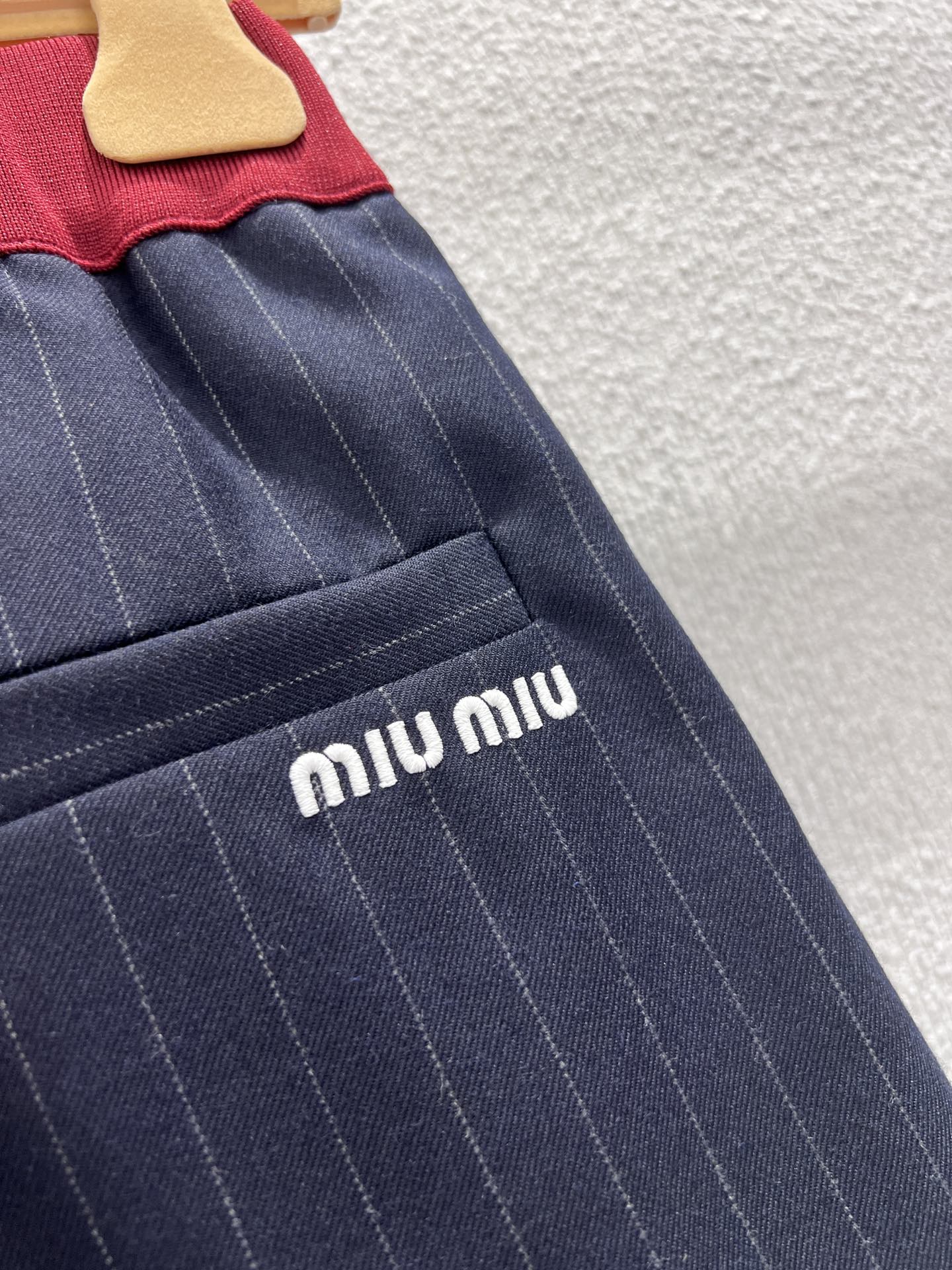 Fashionable Navy Blue Striped Belted Coat with Custom Wool Fabric – Miumi 25FW - 图片 5
