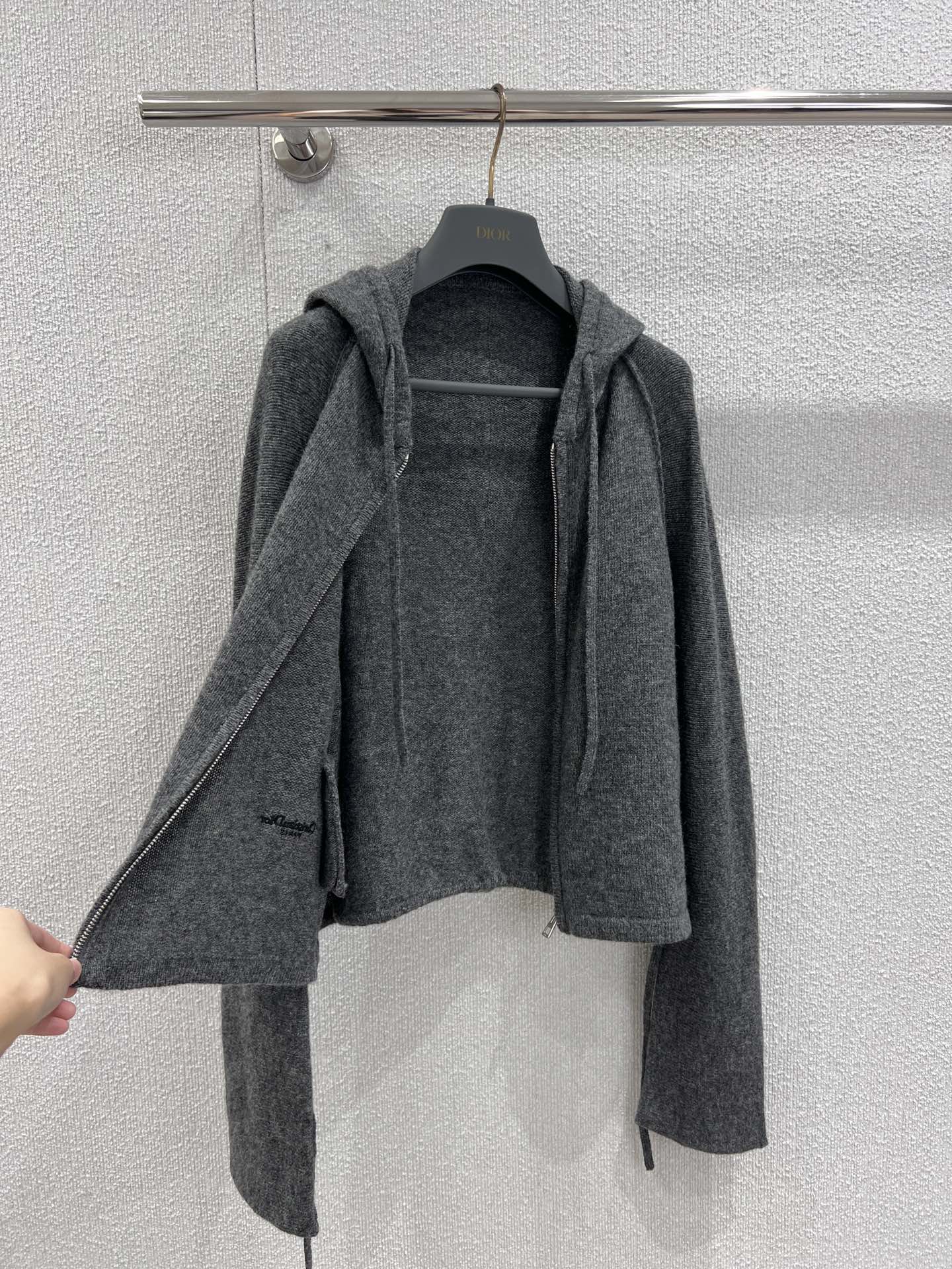 Dior Early Autumn New Embroidered Knit Cardigan - Comfortable & Stylish 3 i1754112376 2214 0
