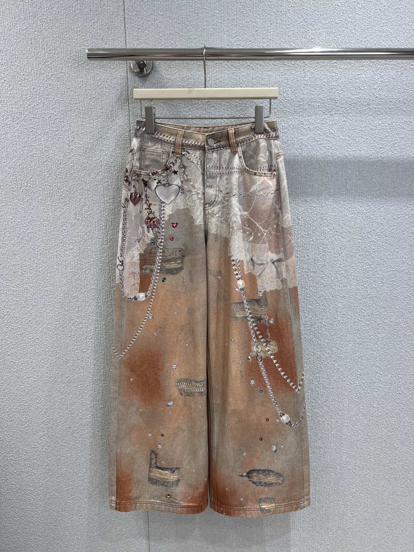 “Acne Studios 25FW Women’s Fashion: 3D Prints, Loose Legs, Front Buttons, Gender-Neutral Style” - 图片 1