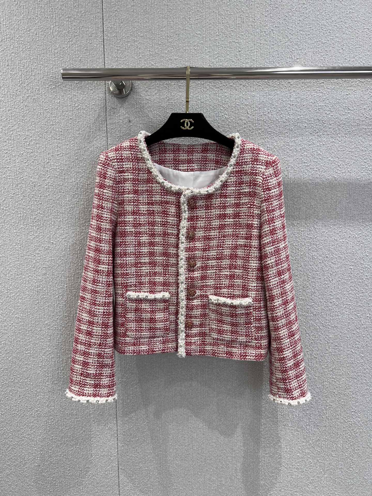 NO:464521,Support for replacement Chane* 25FW early autumn new style, hand-sewn stud bead-edged plaid thick flower jacket丨Exclusive high-end production!  A luxurious coat that must be bought in an early autumn wardrobe!  The atmosphere is full of early autumn!  The upper body is a perfect color matching for Korean drama chaebols. The exquisite details make people love fashionistas must have customized fabrics and texture!  S/M/L real photos, chanel, jackets & coats, alexander wang19860909支持换款 Chane* 25FW早秋新款 手缝钉珠边格子粗花尼外套丨独家高版出品！早秋衣柜必入的贵气十足千金外套！早秋氛围感满满！上身就是妥妥的韩剧财阀千金配色 满满精致的细节让人爱不释手时髦精们都必备定制面料 质感扛扛的！现货发售S/M/L实拍细节图,,chanel,jackets & coats,alexander wang,Women's clothing