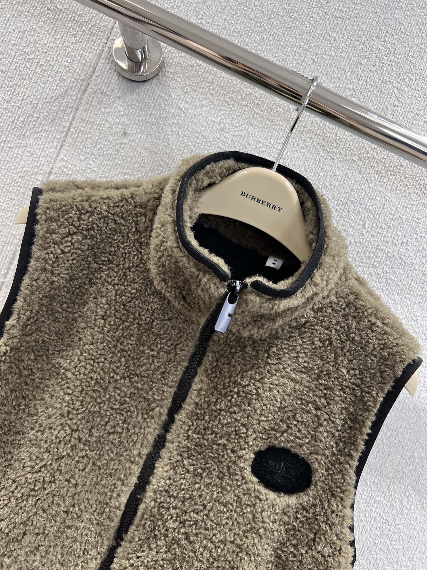 “Autumn Winter Women’s Outfits: Tweed, Velvet, Embroidery, Teddy Fowler Collection” - 图片 4