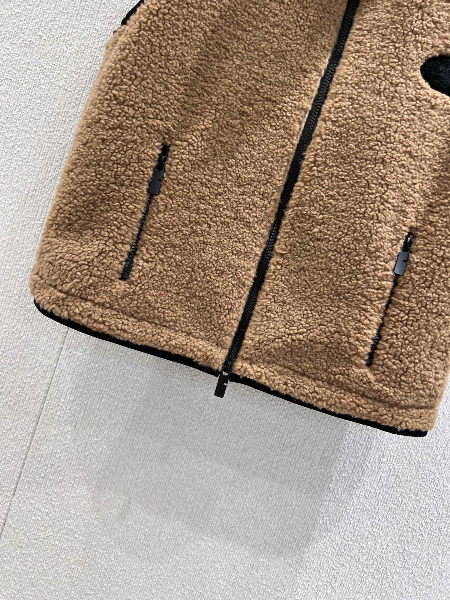 “Burberry 25FW Teddy Coat: High-Quality Velvet and Turquoise Embroidery for Fall/Winter” - 图片 7