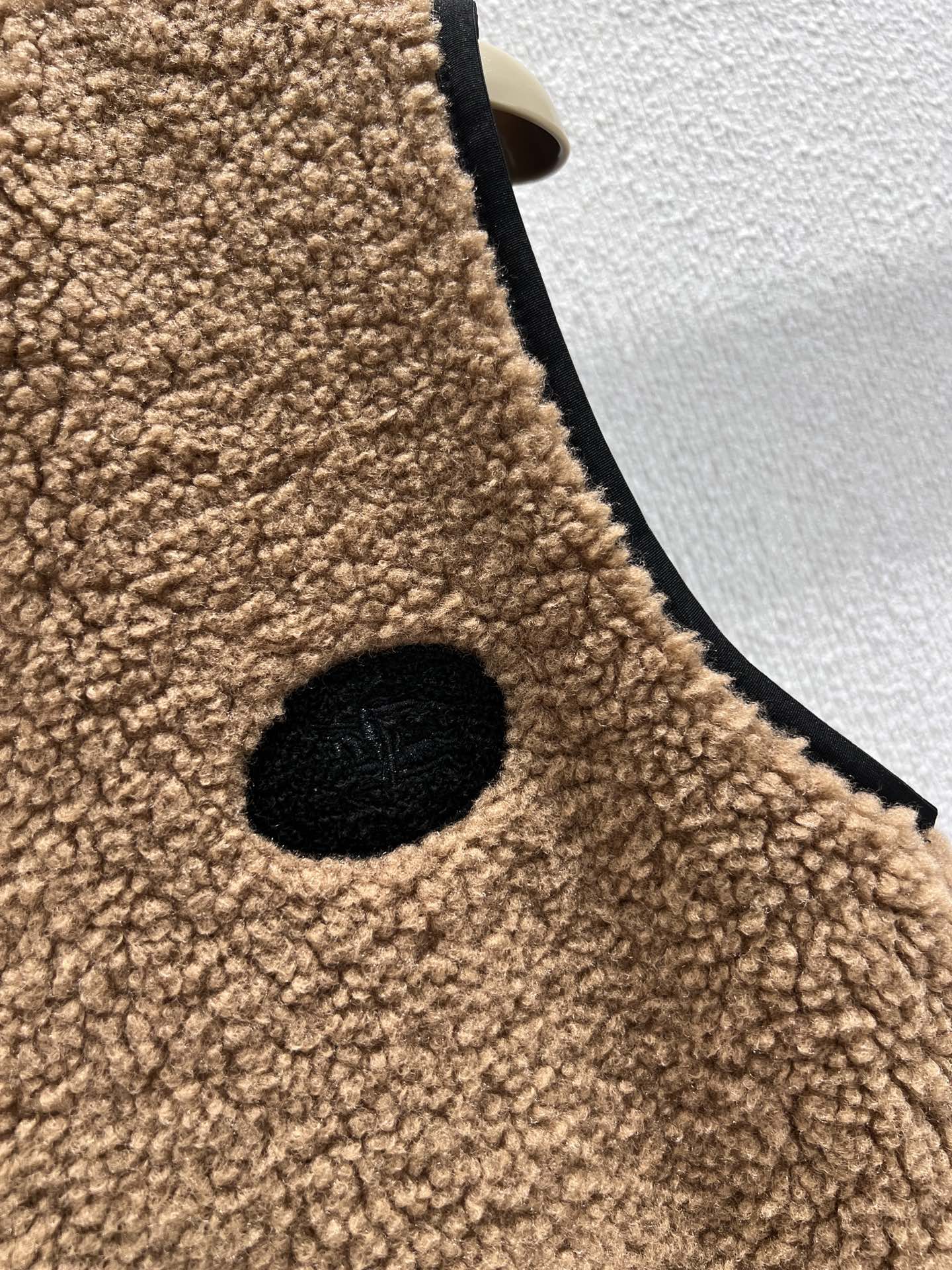 Autumn Winter Women’s Outfits: Hard-Core Tweed High-Collar Velvet with Cervix Embroidery by Teddy Fowler - 图片 6