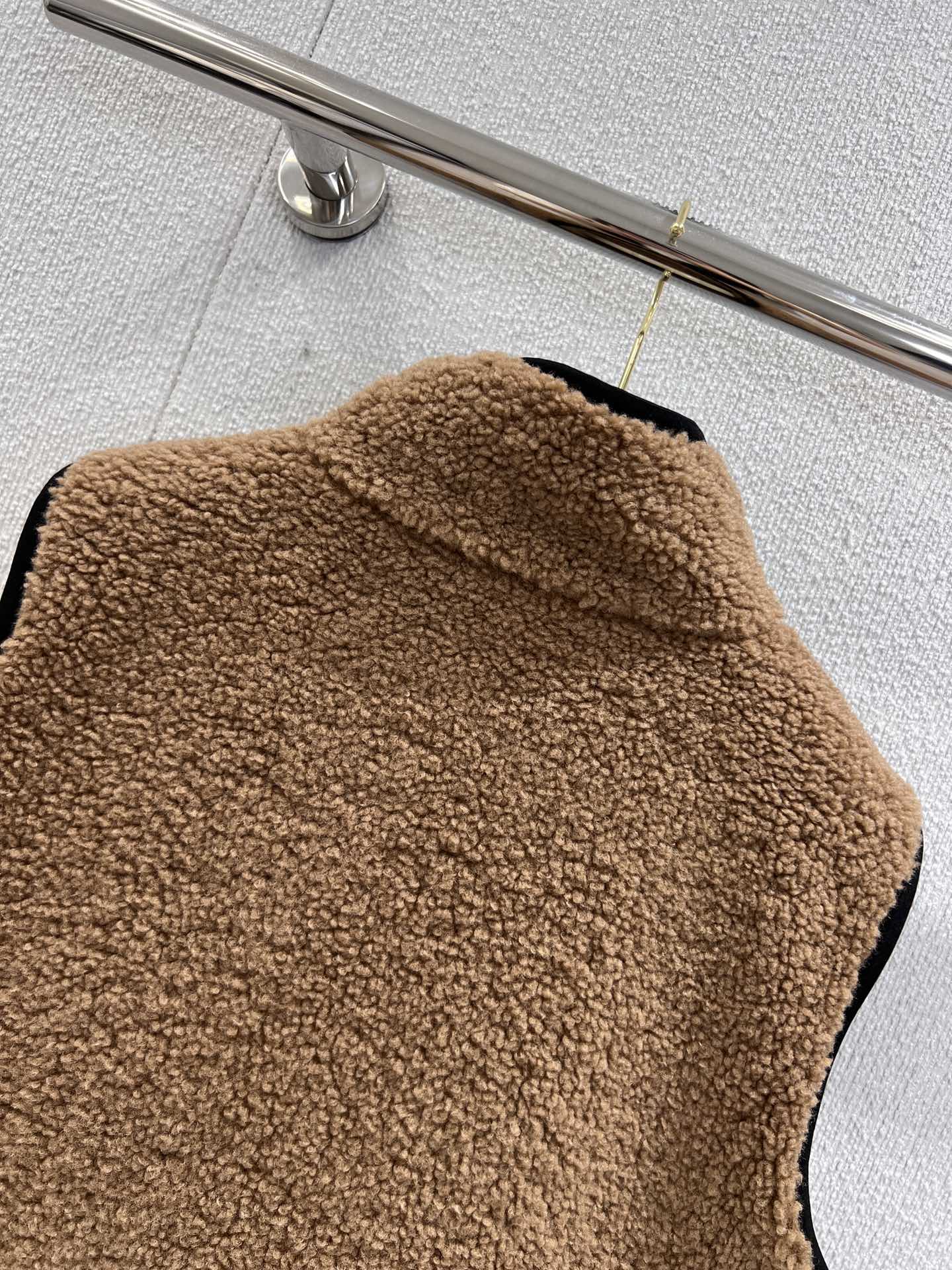 “Burberry 25FW Teddy Coat: High-Quality Velvet and Turquoise Embroidery for Fall/Winter” - 图片 5