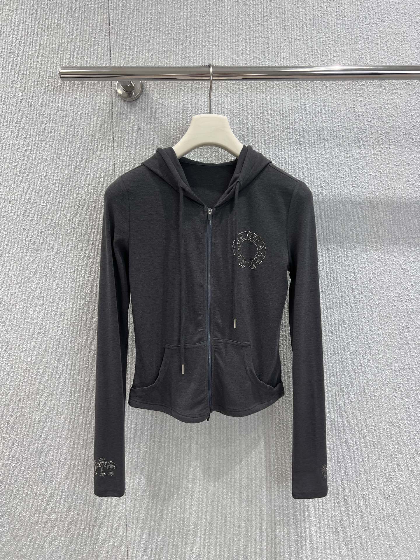 NO:460630,Support for replacement Chorme heart* 25Fw early autumn new style Heavy industry cross ironing zipper hooded jacket + micro-flare trousers set | Exclusive high-end production!  The high-density fabric has a silky texture!  Minimalist style French elegant lazy style, casual and fashionable!  The three-dimensional tailoring version can be sweet and salty to reduce the age-reducing girlish style. Various ways to wear it are versatile and slim and tall!  Highly recommend your own version!  S/M/L real photos of details of spot sale, jackets & coats, hats, alexander wang19860909支持换款 Chorme heart* 25Fw早秋新款 重工十字架烫钻拉链连帽外套+微喇叭长裤套装丨独家高版出品！高密度面料丝滑质感超赞！极简主义风法式优雅的慵懒风,休闲又时髦！立体剪裁版版型可甜可盐减龄少女风.多种穿法百搭上身显瘦又高挑！强烈推荐自留款！现货发售S/M/L实拍细节图,,jackets & coats,hats,alexander wang,Women's clothing