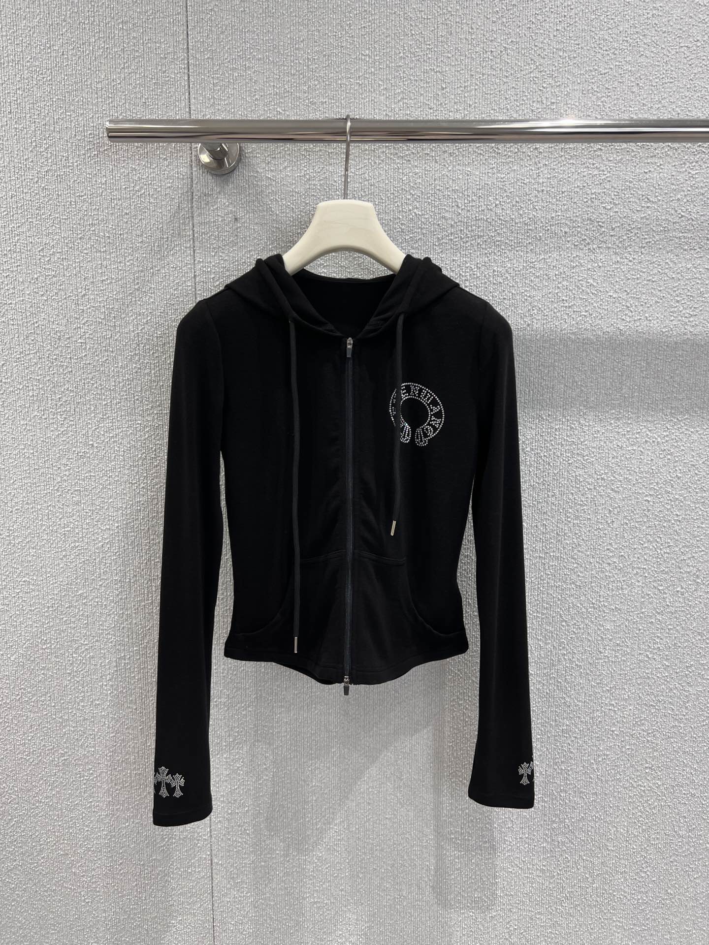 NO:460621,Support for replacement Chorme heart* 25Fw early autumn new style Heavy industry cross ironing zipper hooded jacket + micro-flare trousers set | Exclusive high-end production!  The high-density fabric has a silky texture!  Minimalist style French elegant lazy style, casual and fashionable!  The three-dimensional tailoring version can be sweet and salty to reduce the age-reducing girlish style. Various ways to wear it are versatile and slim and tall!  Highly recommend your own version!  S/M/L real photos of details of spot sale, jackets & coats, hats, alexander wang19860909支持换款 Chorme heart* 25Fw早秋新款 重工十字架烫钻拉链连帽外套+微喇叭长裤套装丨独家高版出品！高密度面料丝滑质感超赞！极简主义风法式优雅的慵懒风,休闲又时髦！立体剪裁版版型可甜可盐减龄少女风.多种穿法百搭上身显瘦又高挑！强烈推荐自留款！现货发售S/M/L实拍细节图,,jackets & coats,hats,alexander wang,Women's clothing