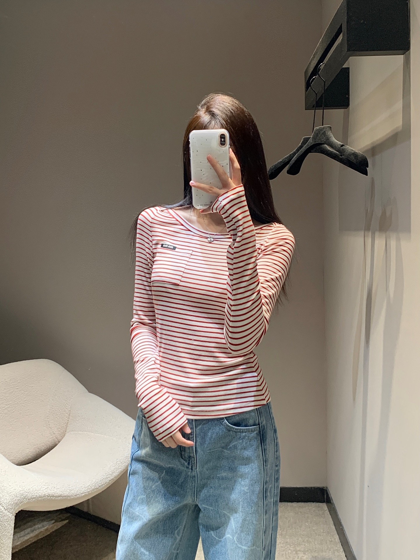 NO:462129,Miumi* 25Fw early autumn new style, one-shoulder Tennis wool striped base shirt丨Exclusive high-end production!  A series that feels comfortable in the cloud!  Whoever wears the upper body feels comfortable!  The fabric is super elastic!  Classic colors are both daily and high-end, and are a must-have for daily outfits!  S/M/L, miumiu, alexander wang19860909Miumi* 25Fw早秋新款 一字肩天丝羊毛条纹打底衫丨独家高版出品！云感舒适的系列！上身的触感谁穿谁知道的舒服！烫钻字母设计 面料弹力超级好！经典颜色都是日常又高级,日常穿搭必备！现货发售S/M/L,,miumiu,alexander wang,Women's clothing