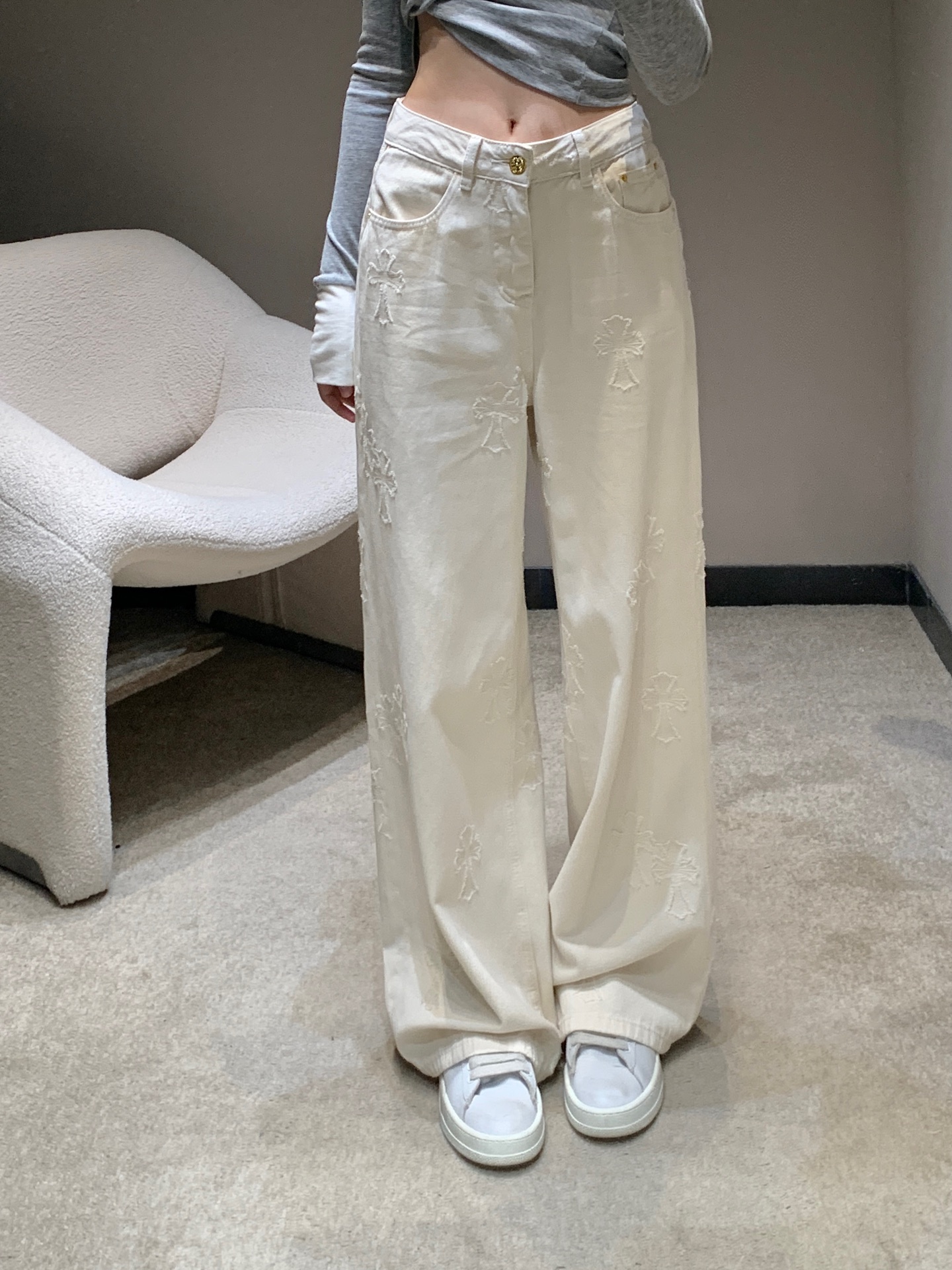 NO:462151,Chorme heart* 25Fw early autumn new style Cross burnt flower jeans trousers | Exclusive high-end production!  Customized YB twill cotton denim material, craft washing treatment, presents three-dimensional OEM pattern, customized surface accessories, elegant and elegant, straight trousers cut, bone position lines echo, zipper pocket highlights waist lines, fashionable and eye-catching, daily commuting, S/M/L,,alexander wang19860909Chorme heart* 25Fw早秋新款 十字架烧花牛仔长裤丨独家高版出品！定制YB斜纹棉牛仔材质 工艺洗水处理 呈现立体做贴牌图案 定制面辅料 高雅显气质 直筒长裤剪裁 骨位线条呼应相得益彰 拉链口袋凸显腰部线条 时髦吸睛 日常通勤都现货发售S/M/L,,alexander wang,Women's clothing