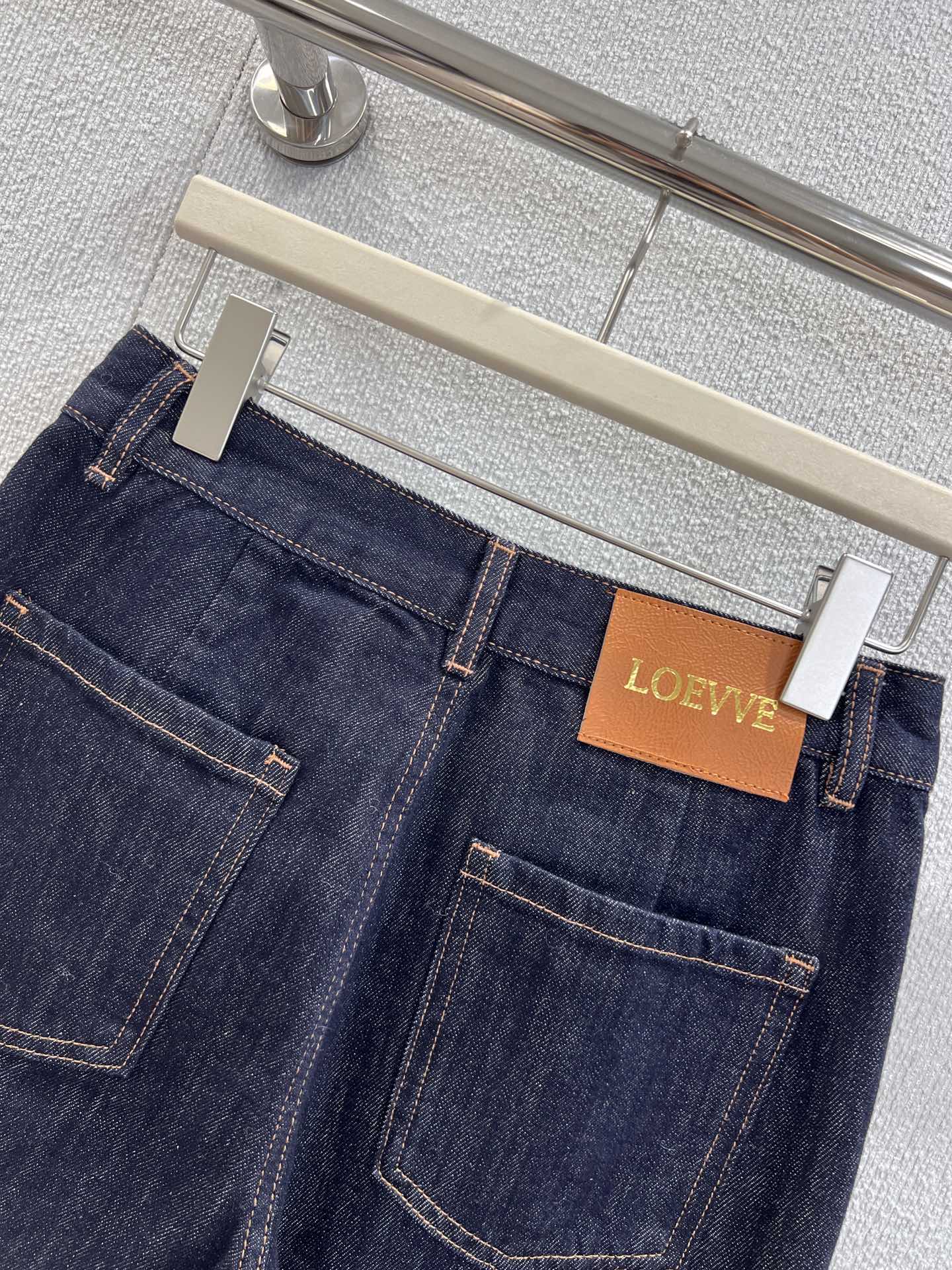 “High-Intensity 25Fw Female Package: Autumn Fashion with Tailored Pants and Zipper Details” - 图片 4