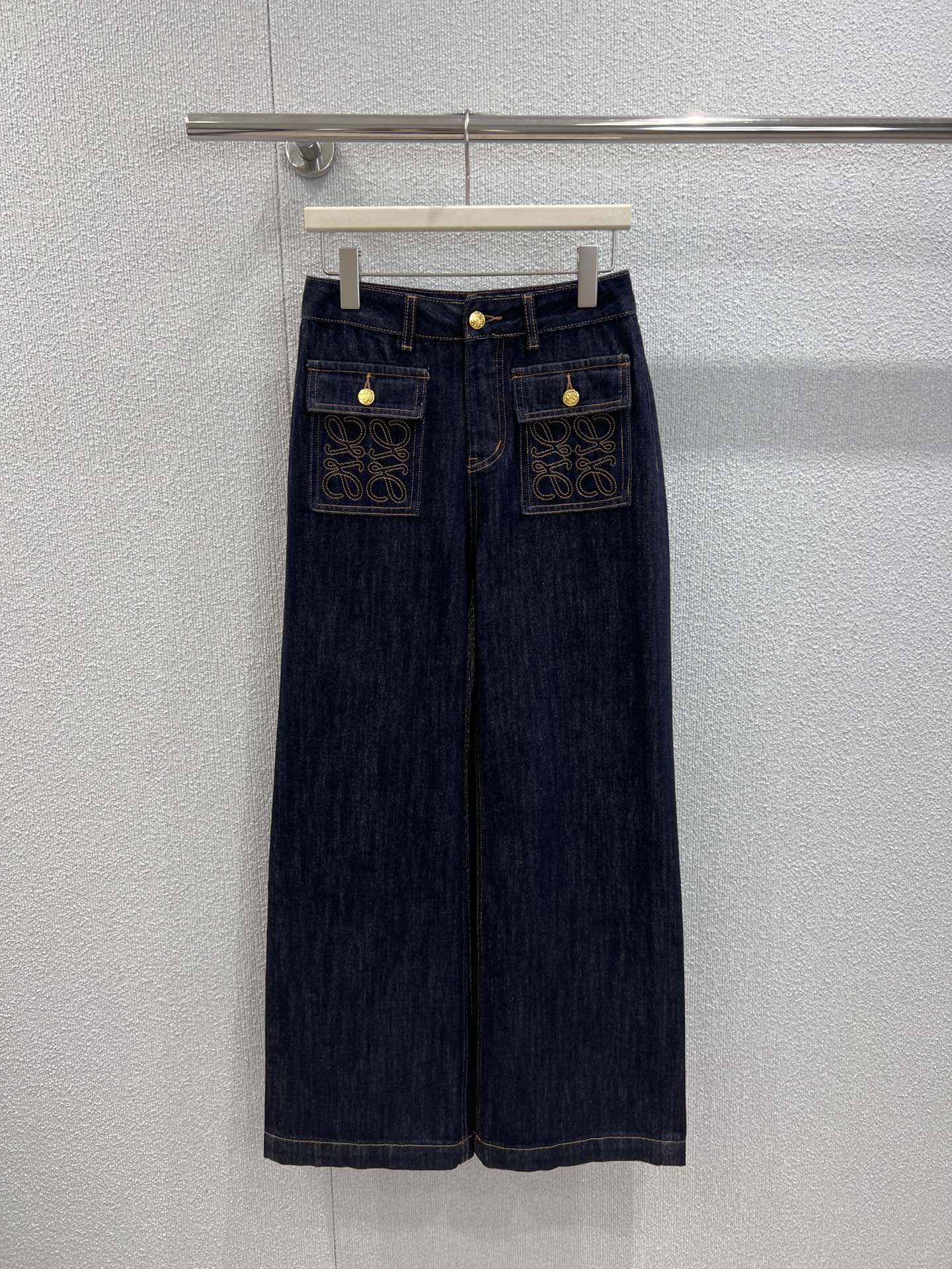 “High-Intensity 25Fw Female Package: Autumn Fashion with Tailored Pants and Zipper Details” - 图片 1