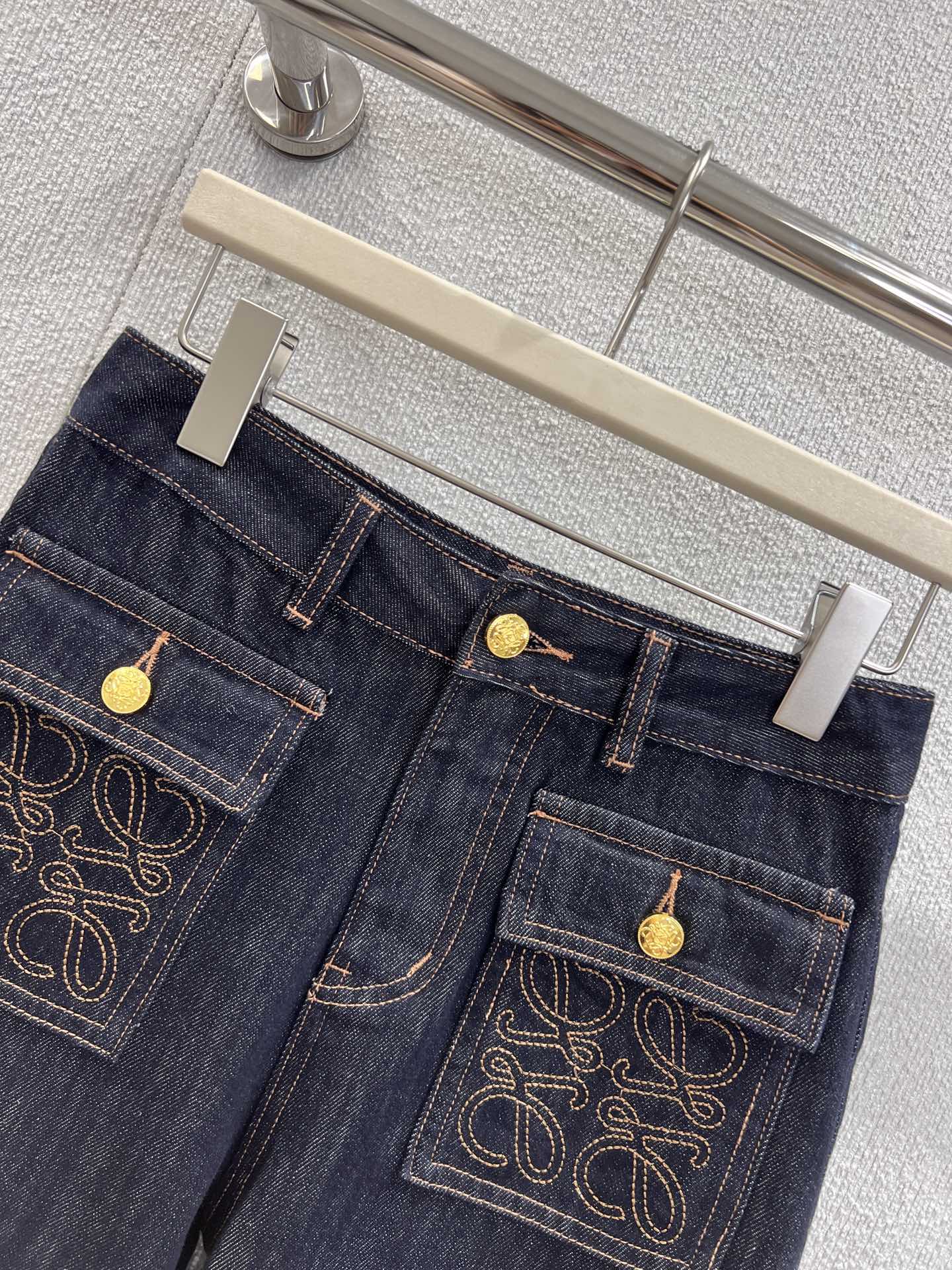 “High-Intensity 25Fw Female Package: Autumn Fashion with Tailored Pants and Zipper Details” - 图片 3