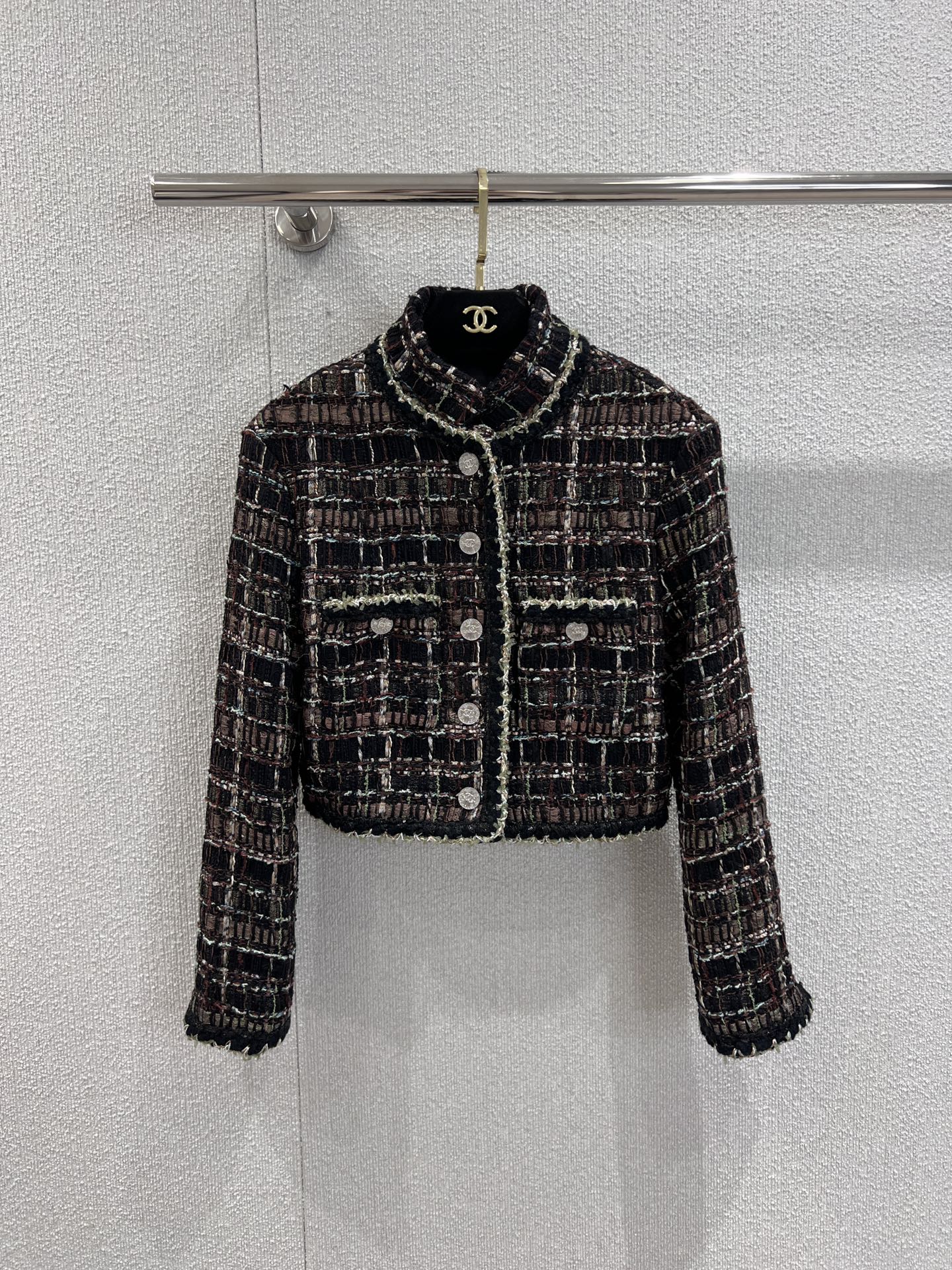 NO:462200,Jacket Skirt Supports Change of Chane* 25B Premium Handicraftshop Series New Models Braided Jacket + Skirt Set | Exclusive YB Development!  High-end production!  Wool ingredient texture fabric, contrasting pocket collar edges are made of hand-woven webbing, paired with custom metal buckles, classic round neck slim fit style, recommended a set of matching!  S/M/L real photos of details, chanel, skirts, jackets & coats, alexander wang19860909外套 半裙支持换款 Chane* 25B高级手工坊系列新款 编织外套+半裙套装丨独家yb开发！高版出品！羊毛成分肌理质感面料,撞色口袋领边采用手工编织织带 ,搭配定制金属扣 经典圆领修身版型 推荐一套搭配！现货发售S/M/L实拍细节图,,chanel,skirts,jackets & coats,alexander wang,Women's clothing