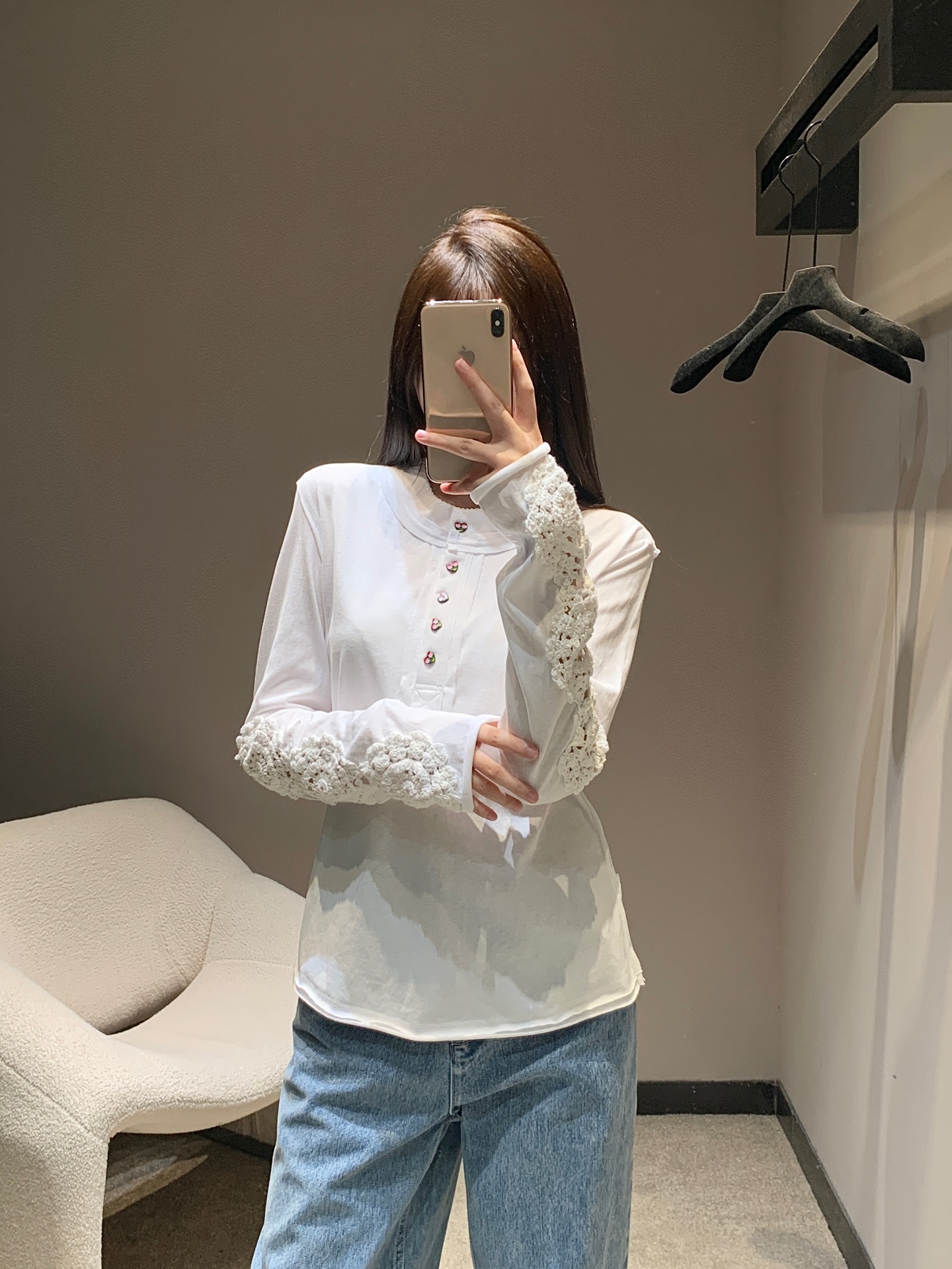 NO:464558,Chane* 25Fw early autumn new style, fashionable and tricky lace hooked long-sleeved T-shirt丨Exclusive high-end production!  The tee that is popular among major bloggers in INS is fashionable and versatile. It can easily make you look good and unique hollow hook design!  Very in line with this year's trend, sweet and sexy, customized fabric, comfortable and simple, high-end and tasteful!  Sisters!  Bounce it all for me!  S/M/L, Chanel,tees, t-shirt,alexander wang19860909Chane* 25Fw早秋新款 时髦小心机蕾丝钩花长袖T恤丨独家高版出品！火遍INS各大博主人手一件的tee,时髦百搭 轻轻松松就能让你颜值开挂个性独特的镂空钩花设计！非常贴合今年的流行趋势 甜美又性感 定制面料 舒适度爆表简单高级又有品味！姐妹们！都给我冲！现货发售S/M/L,,chanel,tees，t-shirt,alexander wang,Women's clothing