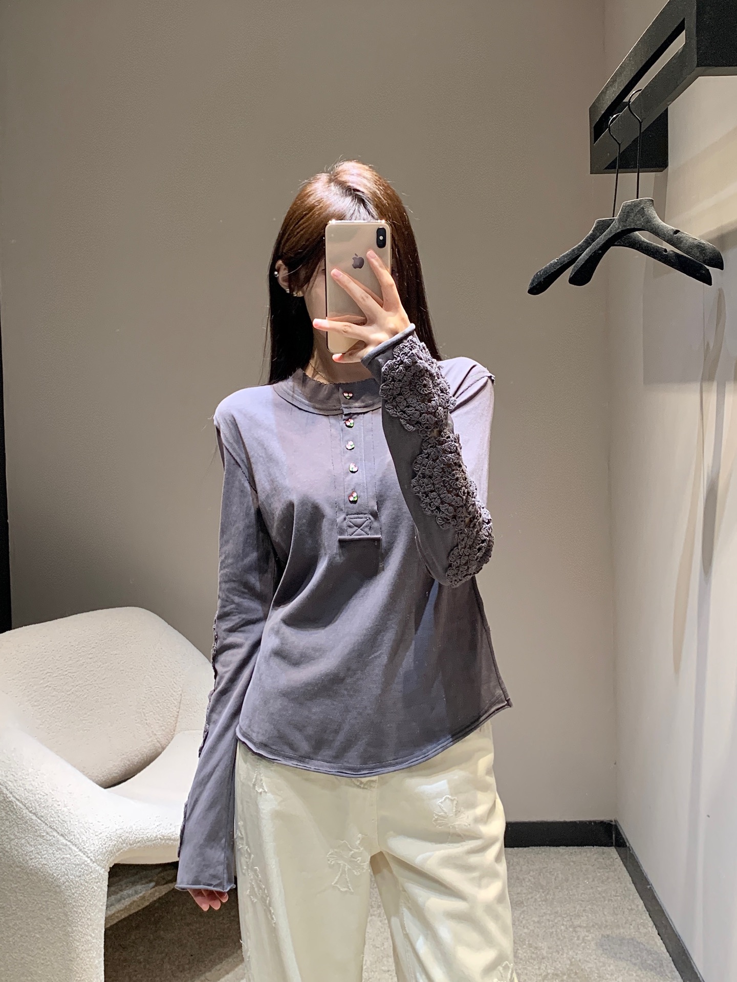 NO:464570,Chane* 25Fw early autumn new style, fashionable and tricky lace hooked long-sleeved T-shirt丨Exclusive high-end production!  The tee that is popular among major bloggers in INS is fashionable and versatile. It can easily make you look good and unique hollow hook design!  Very in line with this year's trend, sweet and sexy, customized fabric, comfortable and simple, high-end and tasteful!  Sisters!  Bounce it all for me!  S/M/L, Chanel,tees, t-shirt,alexander wang19860909Chane* 25Fw早秋新款 时髦小心机蕾丝钩花长袖T恤丨独家高版出品！火遍INS各大博主人手一件的tee,时髦百搭 轻轻松松就能让你颜值开挂个性独特的镂空钩花设计！非常贴合今年的流行趋势 甜美又性感 定制面料 舒适度爆表简单高级又有品味！姐妹们！都给我冲！现货发售S/M/L,,chanel,tees，t-shirt,alexander wang,Women's clothing