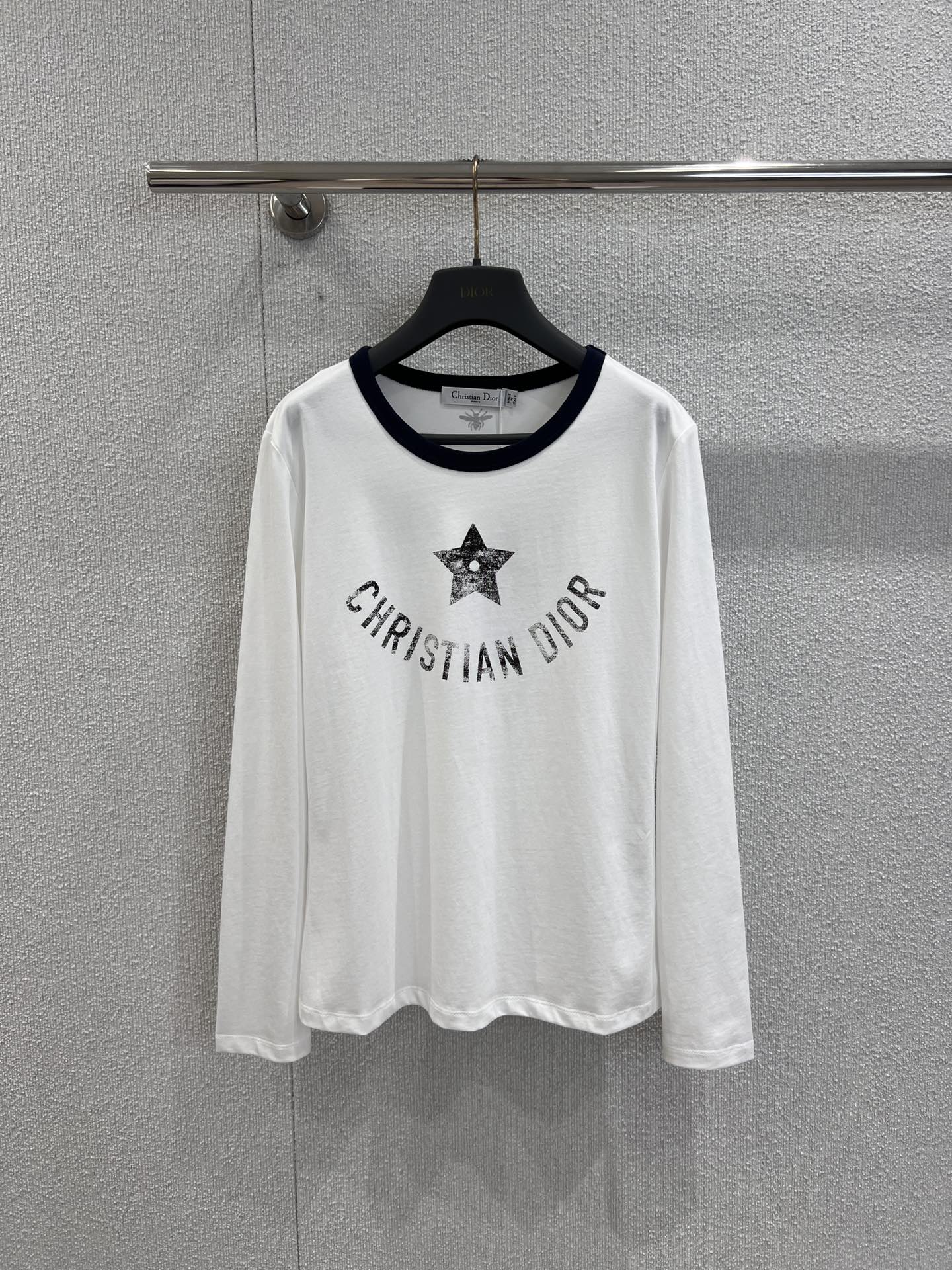 NO:468046,Support replacement Dio* 25FW autumn and winter new style, five-pointed star printed round neck long-sleeved T-shirt丨Exclusive high-end production!  It is OK to wear a single fitted inner wear, it is hard not to love versatile items. It has the effect of adjusting body proportions. The inner wear is Nanbowan. The essential small items for sweet and hot girls are customized. The texture is nice. S/M/L real-life details pictures, dior, tees, t-shirt, alexander wang19860909支持换款 Dio* 25FW秋冬新款 五角星印花圆领长袖T恤丨独家高版出品！合身版型单穿内搭都可,百搭单品很难不爱呀 自带调节身材比例的功效 内搭界的南波万 甜辣妹必备小单品定制面料 质感就是nice现货发售S/M/L实拍细节图,,dior,tees，t-shirt,alexander wang,Women's clothing