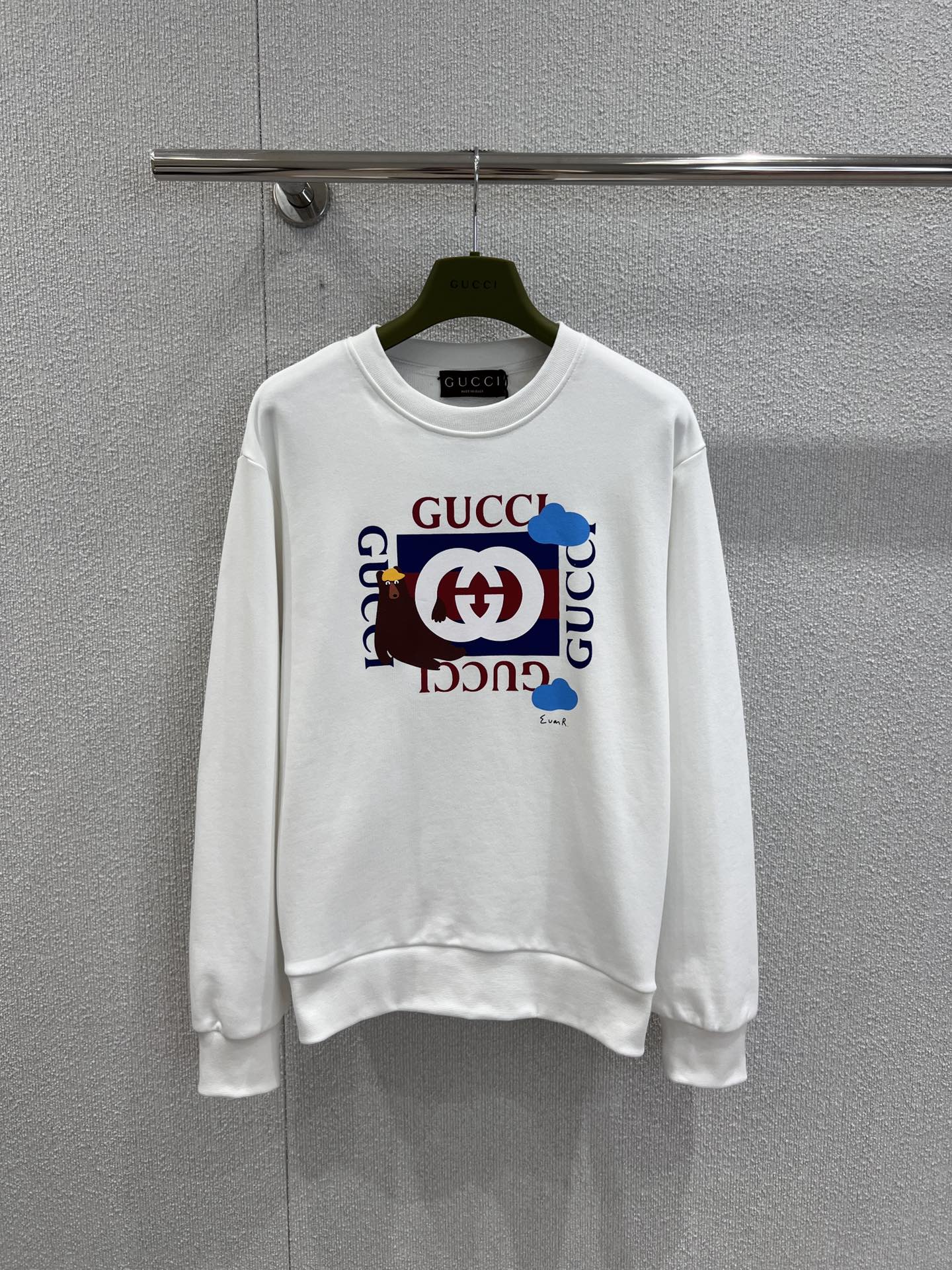 NO:474232,Support replacement Gucc* 25Fw early autumn new style, children's fun square printed round neck sweatshirt丨Exclusive high-end production!  Shoulder drop-back silhouette sweatshirt cut, threaded edge-edged details on the cuff hem, creating a delicate and coordinated atmosphere, letter decoration on the chest, three-dimensional surround, colorful color matching flowers cartoon elements, brand high-end sense, overall style is low-key and textured, casual and fashionable, suitable for daily commuting and traveling, S/M/L real-life details pictures, gucci, hoodie, sweatshirts, alexander wang19860909支持换款 Gucc* 25Fw早秋新款 童趣方块印花圆领卫衣丨独家高版出品！落肩套头廓形卫衣剪裁 袖口下摆螺纹包边细节 营造出精致协调的氛围感 胸前点缀字母装饰 立体环绕多彩配色花朵卡通元素 品牌高级感立显 整体风格低调不失质感 穿搭休闲时髦 通勤日常出行都适配 现货发售S/M/L实拍细节图,,gucci,hoodie,sweatshirts,alexander wang,Women's clothing