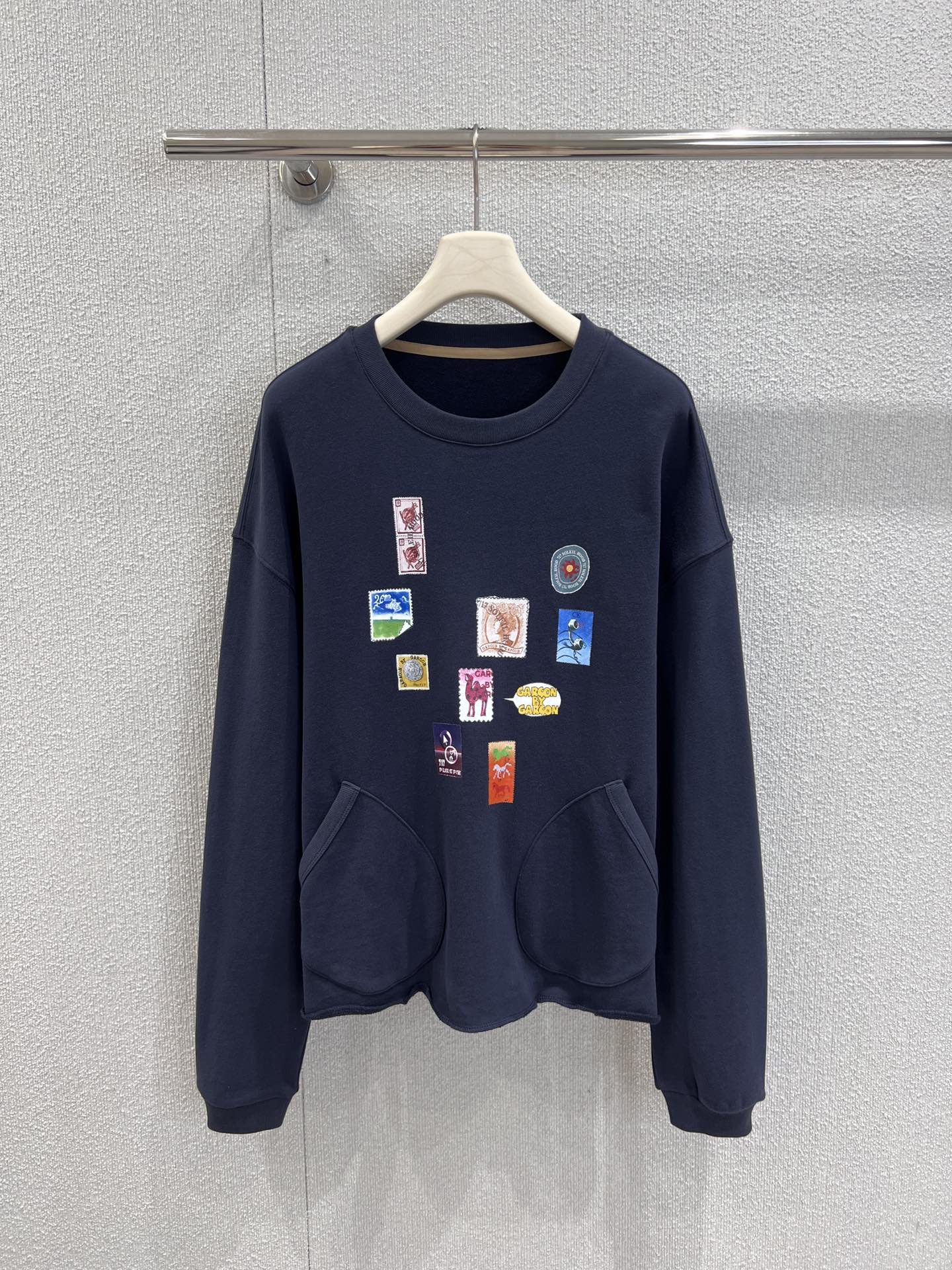 NO:477312,Support the replacement of garon 25Fw early autumn new style, fun stamp printed cotton-feeling pocket sweatshirt丨Exclusive high-end production!  Handmade image printing, unique ingenuity, each pattern represents a story~ cotton fabric, soft and skin-friendly, comfortable and comfortable to wear, loose A-shaped style, very friendly to all kinds of figures!  Paired with pants, the skirts look very good~ S/M/L real-life detailed pictures are available in stock, hoodie, sweatshirts, skirts, alexander wang19860909支持换款 garon 25Fw早秋新款 趣味邮票印花棉感口袋卫衣丨独家高版出品！手工图像印花 独具匠心 每一个图案 都代表一个故事～棉质面料 柔软亲肤 穿着舒适自在 宽松A字版型 对各种身材都很友好！搭配裤装 裙装都很好看～现货发售S/M/L实拍细节图,,hoodie,sweatshirts,skirts,alexander wang,Women's clothing