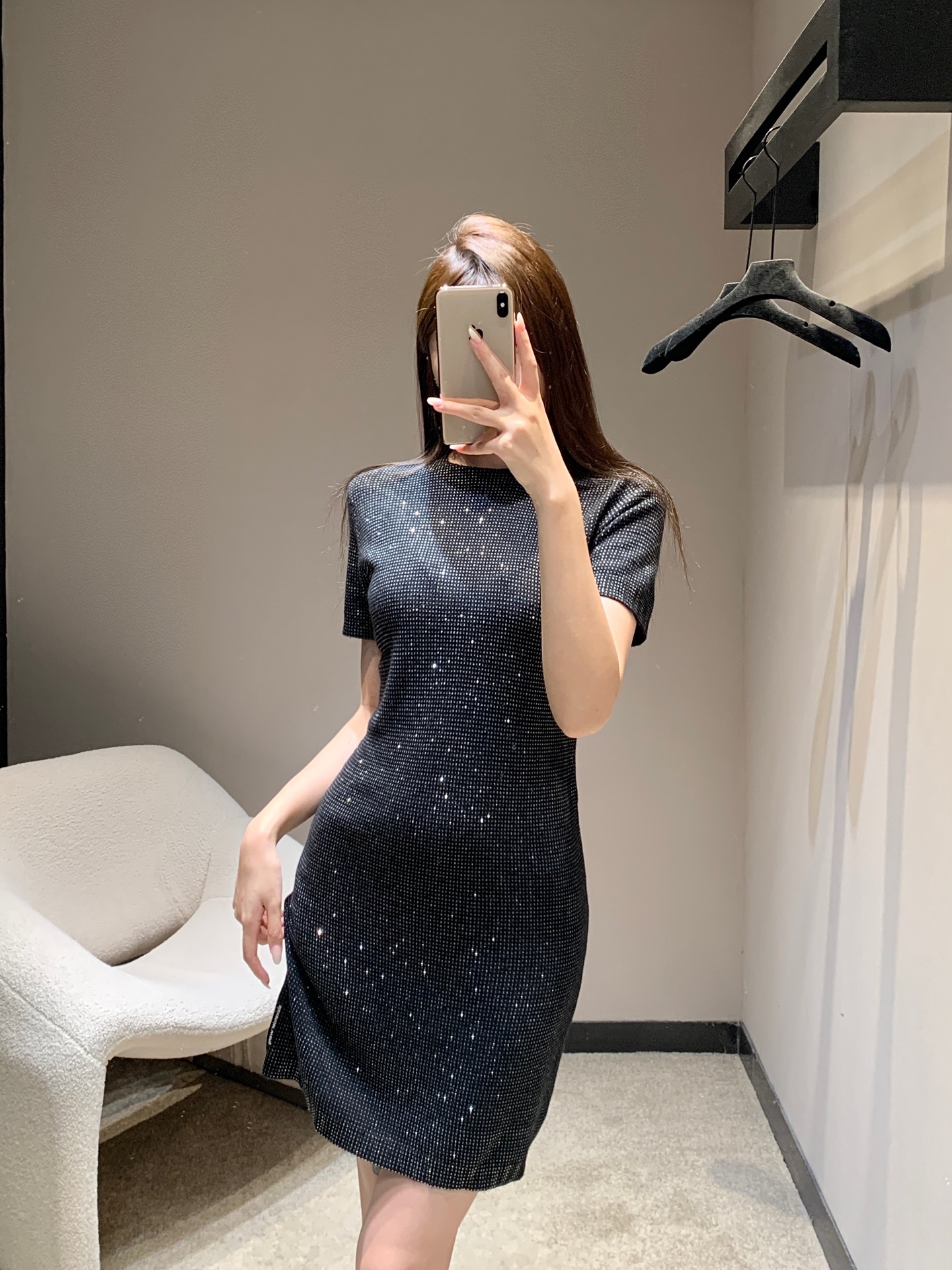 NO:478893,Alexand*r wang 25Fw early autumn new style full diamond round neck short-sleeved knitted skirt丨Exclusive high-end production!  Customized wool yarn, soft, comfortable and not tying, super beautiful, super flashing and gentle, enhancement of high-end sense, elegant and generous, and exquisite in details. A must-have for fashionable essence!  S/M/L, skirts, T-shirt, alexander wang19860909Alexand*r wang 25Fw早秋新款 满钻圆领短袖针织裙丨独家高版出品！定制羊毛纱线 软糯舒适不扎肤 超美超闪超温柔 高级感提升 优雅大方 细节处彰显精致 时髦精必备款！现货发售S/M/L,,skirts,T-shirt,alexander wang,Women's clothing