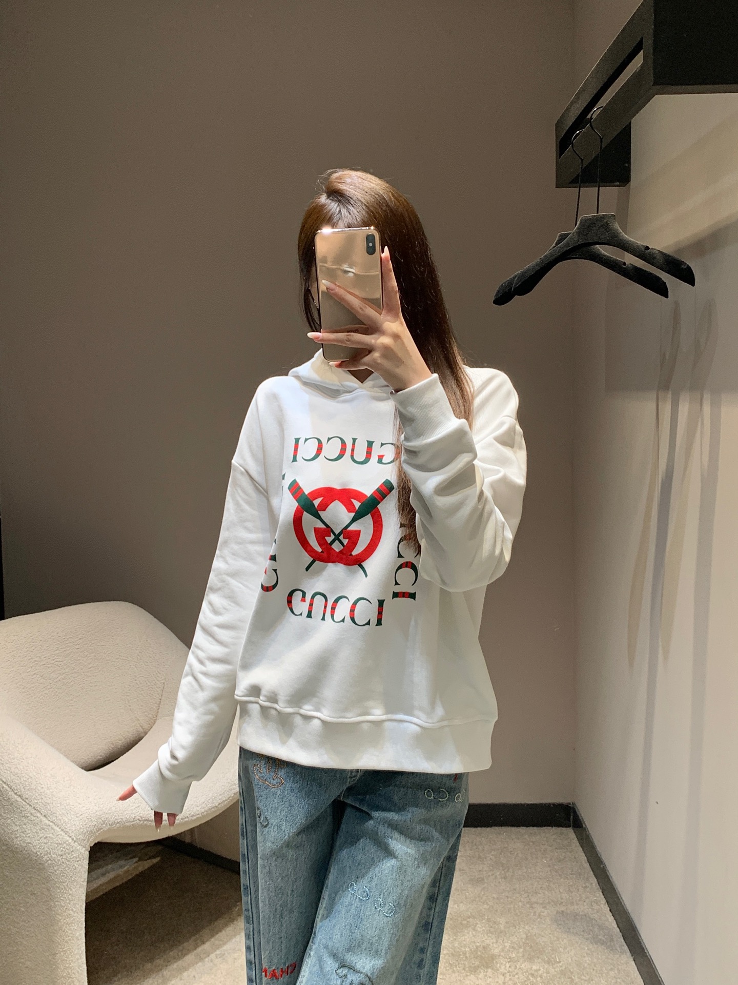 NO:478842,Gucc* 25Fw autumn and winter new style letter printed hooded sweatshirt丨Exclusive yb development!  High-end production!  The chest is decorated with all-round three-dimensional letters, and the middle is decorated with red and black baseball elements. The brand's high-end feel is straight. The overall style is low-key and textured. The outfit is casual and fashionable. It is suitable for daily commuting and traveling. S/M/L is available in stock, gucci, hoodie, sweatshirts, hats, alexander wang19860909Gucc* 25Fw秋冬新款 字母印花连帽卫衣丨独家yb开发！高版出品！胸前点缀全方位立体字母装饰 中间点缀红黑棒球元素 品牌高级感立显 整体风格低调不失质感 穿搭休闲时髦 通勤日常出行都适配 现货发售S/M/L,,gucci,hoodie,sweatshirts,hats,alexander wang,Women's clothing