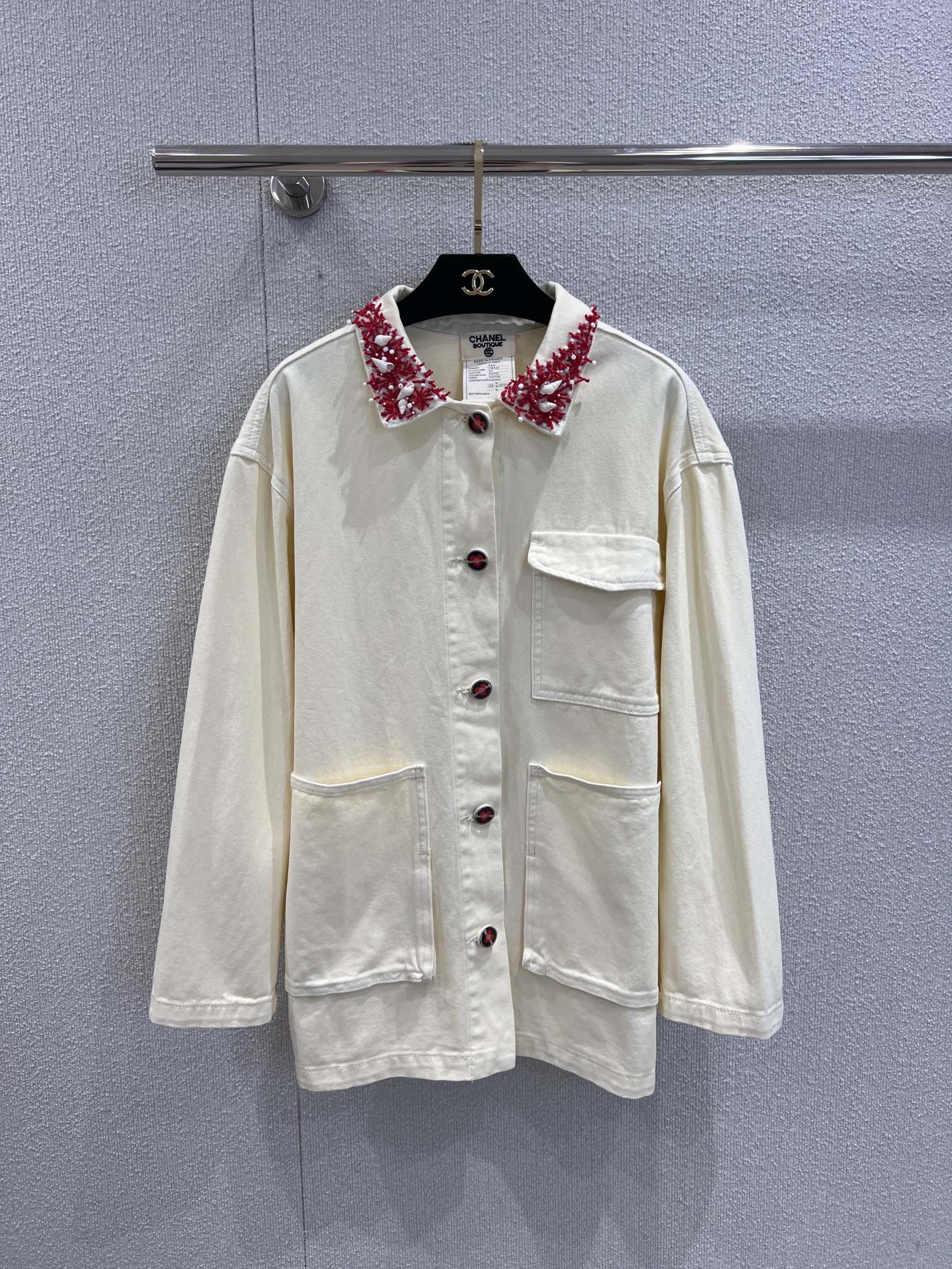 NO:485439,Support replacement Chane* 25B high-end handicraft workshop series new model Heavy industry beaded collar single-breasted loose denim jacket丨Exclusive high-end production!  The light yellow jacket is fresh and soft, with heavy-duty beads on the neckline, and the red beads are arranged in a staggered manner, which is full of exquisiteness, as if the starlight is placed on the neckline. The style is loose and moderate, and it is matched with a white inner layer and skirt. It is simple and elegant. It is suitable for daily going out or on dates, and it can easily show the gentle and sweet temperament~ S/M/L real-life details pictures on sale, chanel, skirts, jackets & coats, alexander wang19860909支持换款 Chane* 25B高级手工坊系列新款 重工钉珠领单排扣宽松牛仔外套丨独家高版出品！浅黄外套清新柔和,领口的重工钉珠设计,红珠错落排列,精致感直接拉满,仿佛把星光缀在了领口.版型宽松有度,搭配白色内搭与裙装,简约中透着优雅,日常出街或约会都很合适,轻松展现温柔甜美的气质～现货发售S/M/L实拍细节图,,chanel,skirts,jackets & coats,alexander wang,Women's clothing