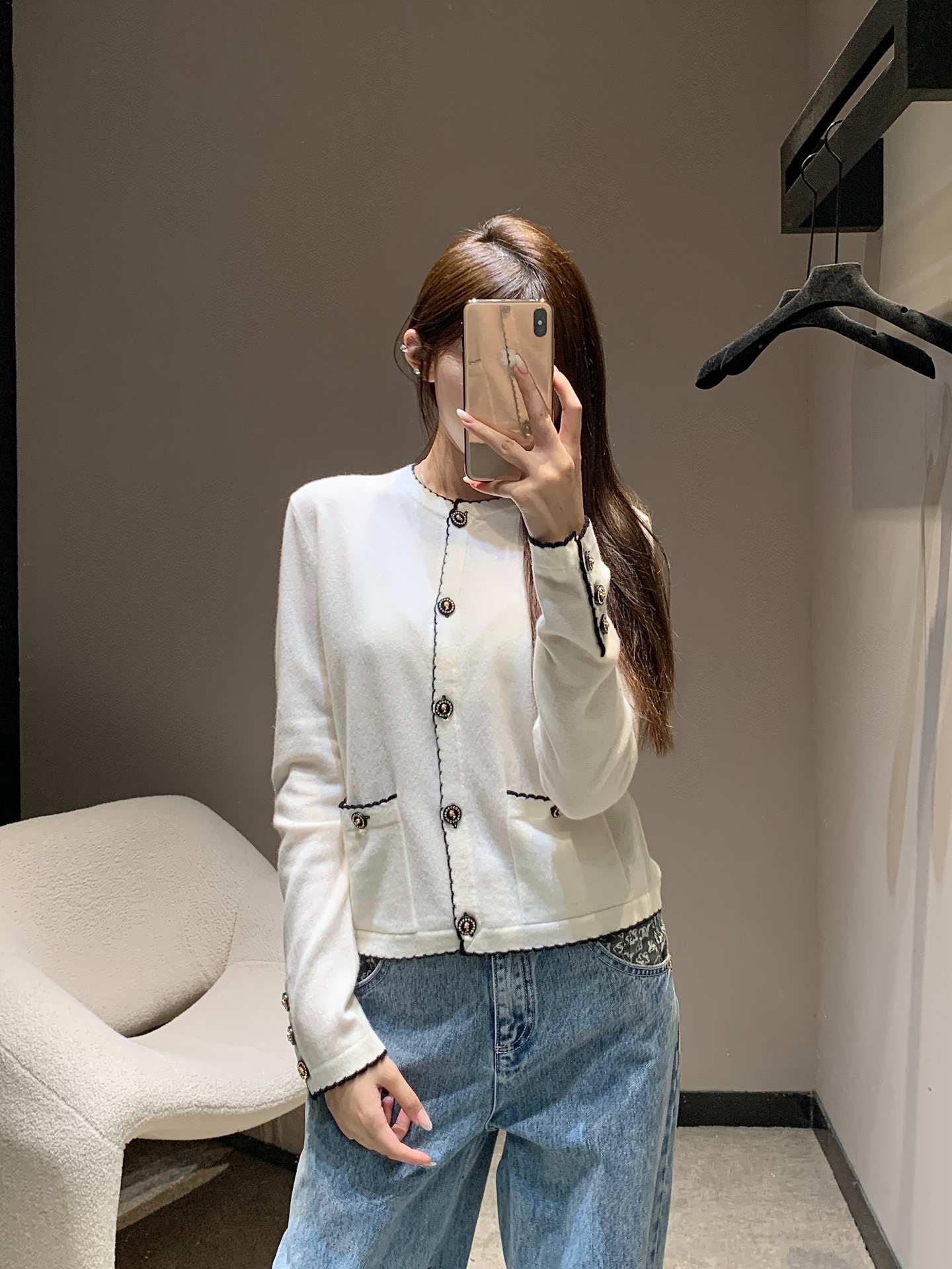 Elegant White Knit Cardigan with Pockets and Black Trim - Retro Chanel Style