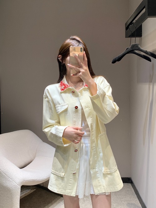 Chanel 25B Denim Jacket with Embroidered Collar - Elegant Women's Outerwear 1 Chanel 25B Denim Jacket with Embroidered Collar - Elegant Women's Outerwear