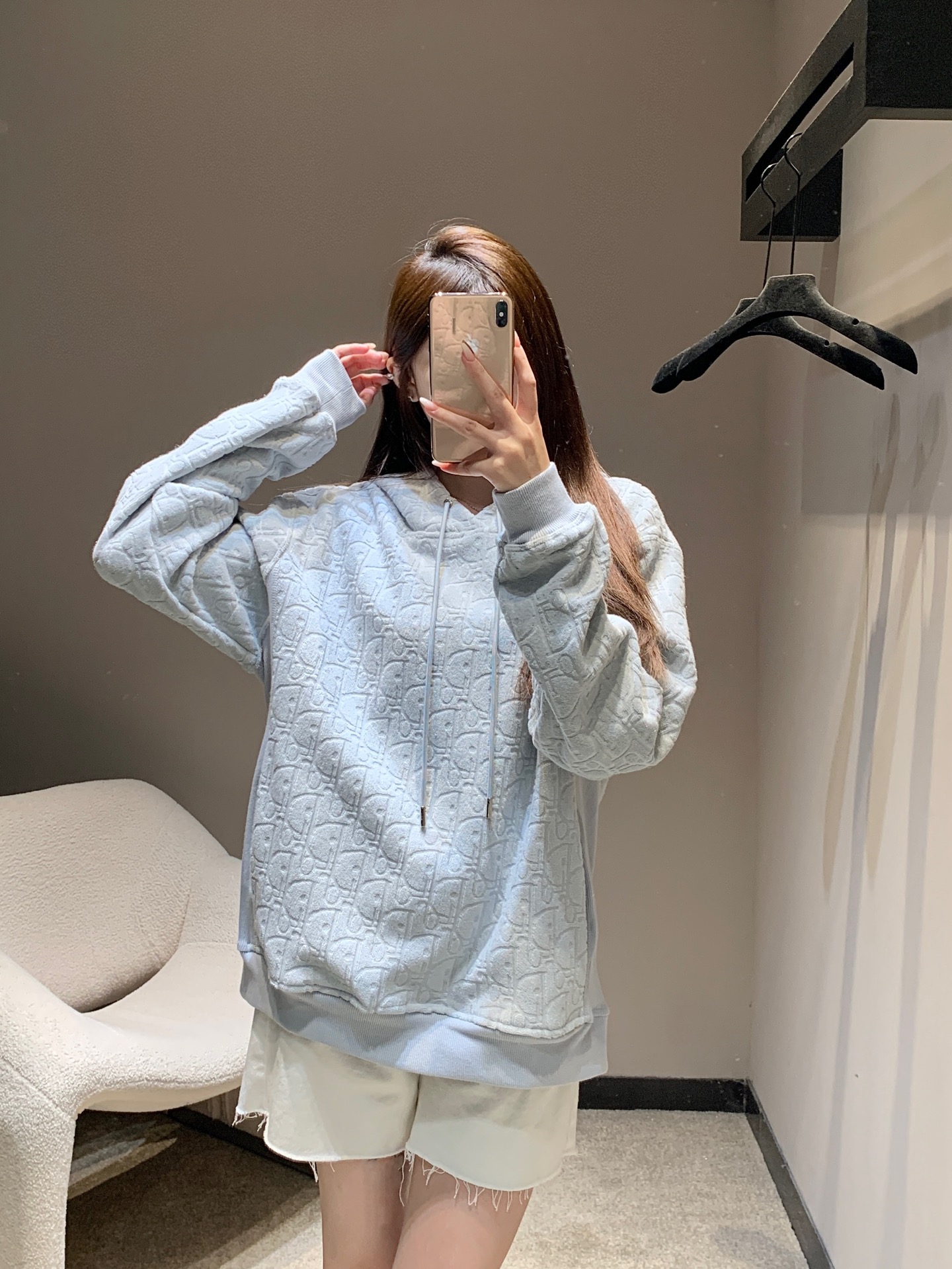 NO:491143,Dio* 25Fw early autumn new style, letter jacquard hooded sweatshirt丨Exclusive high-end production!  Exquisite jacquards are full of cloth body, and the details show texture. The hooded design is casual and age-reducing. The drawstring adds casualness. The loose style is very friendly to all figures. It is paired with jeans to easily create a lazy and fashionable daily look. It is absolutely right to choose it for autumn outfits~ S/M/L, dior, hoodie, sweatshirts, jeans, hats, alexander wang19860909Dio* 25Fw早秋新款 字母提花连帽卫衣丨独家高版出品！精致提花满布衣身,细节处尽显质感.连帽设计休闲又减龄,抽绳增添随性感,宽松版型对各种身材都超友好,搭配牛仔裤,轻松打造出慵懒又时髦的日常look,秋日穿搭选它准没错～现货发售S/M/L,,dior,hoodie,sweatshirts,jeans,hats,alexander wang,Women's clothing