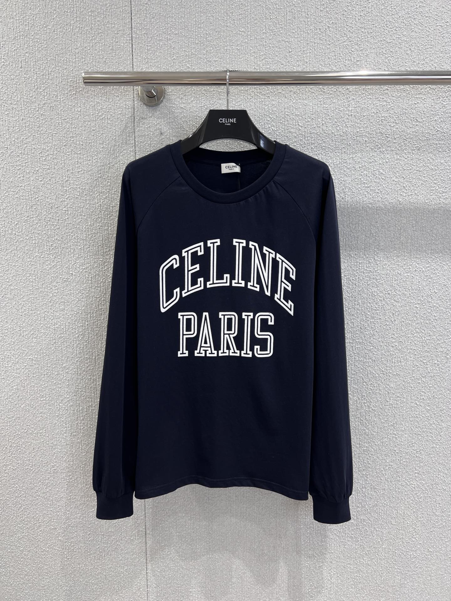 NO:506209,Support replacement Celin* 25Fw early autumn new style letter printed long-sleeved T-shirt | Exclusive high-end product!  It outlines a relaxed feeling with minimalist silhouettes. The classic letter printing adopts three-dimensional imprinting technology, which presents a layered visual effect on pure cotton fabrics of navy blue or soft powder. It is simple but has high luxury recognition. S/M/L real-life detailed pictures are available in stock, celine,tees, t-shirt,alexander wang19860909支持换款 Celin* 25Fw早秋新款 字母印花长袖T恤丨独家高版出品！它以极简廓形勾勒松弛感,经典的字母印花采用立体压印工艺,在藏蓝或柔粉的纯棉面料上呈现出富有层次的视觉效果,简约却自带高奢辨识度.现货发售S/M/L实拍细节图,,celine,tees，t-shirt,alexander wang,Women's clothing