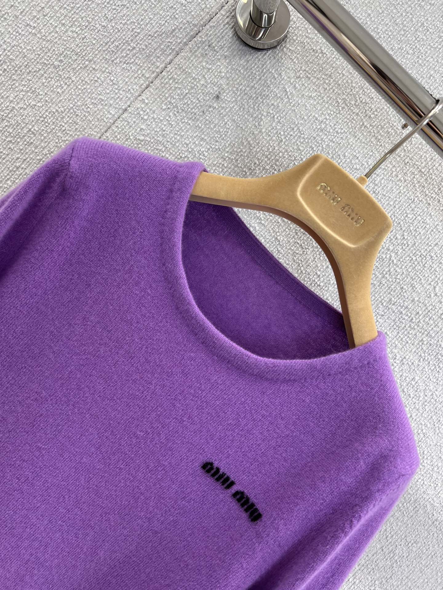 Miu Miu 2025 Fall Winter new cashmere silk blend round neck knit sweater. Exclusive development, soft touch, standout lavender purple. Available in S/M/L.-Big cat