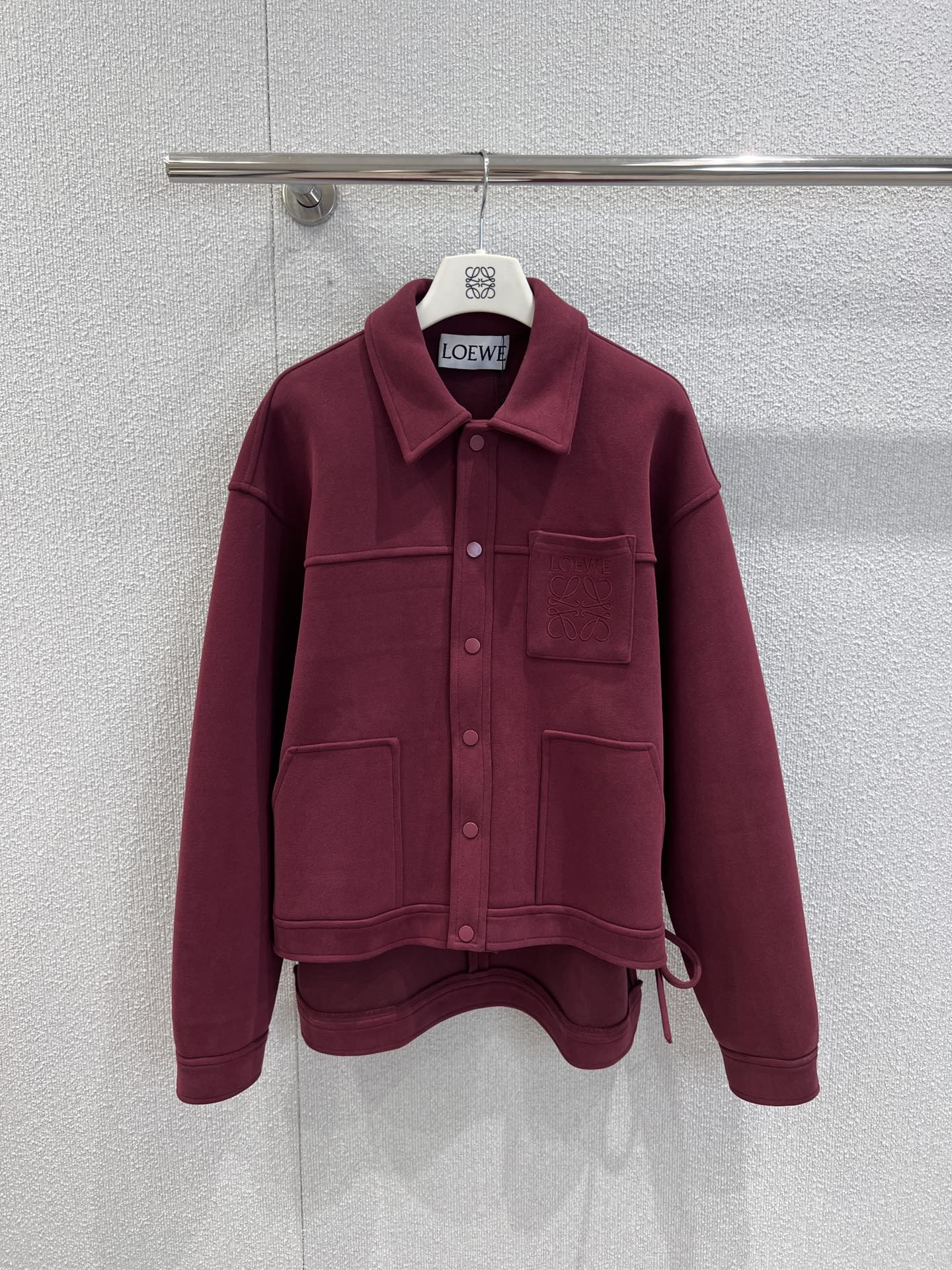 NO:547824,Support replacement LOEW* 25Fw autumn and winter new style Pocket Aangram logo embroidered single-breasted jacket | Exclusive high-end product!  The hem has a drawstring design that can be adjusted at will [Queyi] The right length. The upper body stands to show the déjà vu. The custom fabric is very nice. The must-have for fashionable and stylish upper body is fashionable and cool girl. It is mainly comfortable and practical to wear. It is fashionable and beautiful. It is available in stock/S/M/L real photos. Loewe, jackets & coats, jackets & coats, alexander wang19860909支持换款 LOEW* 25Fw秋冬新款 口袋Aangram徽标刺绣单排扣夹克外套丨独家高版出品！下摆具有抽绳的设计可随意调节[得意] 恰到好处的长度 上身立显大长腿的既视感定制面料质感很nice,个性时髦精必备上身就是时尚酷girl,主打舒服又实穿 ,洋气又好看现货发售/S/M/L实拍细节图,,loewe,jackets & coats,jackets & coats,alexander wang,Women's clothing