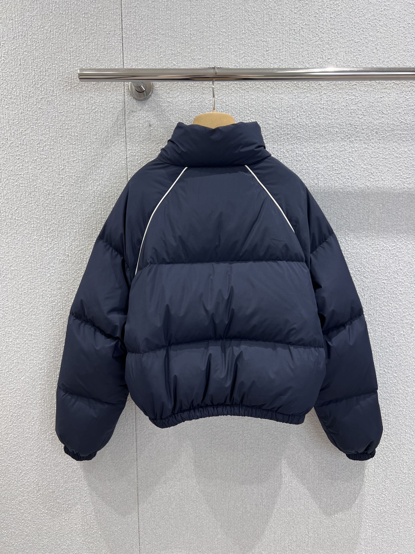 Miu Miu Goose Down Padded Jacket, Autumn Winter New, Slim Fit 4 i1759464979 5300 2