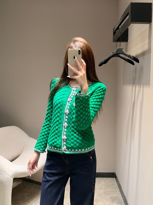 Cha*el 25B Green Knit Cardigan with Floral Buttons - Luxurious & Unique 1 Cha*el 25B Green Knit Cardigan with Floral Buttons - Luxurious & Unique