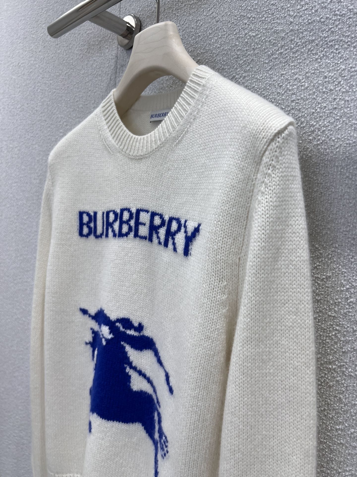Burberry Wool-Cashmere Blend Knit Sweater with Equestrian Knight Detail 7 i1761374431 6293 8