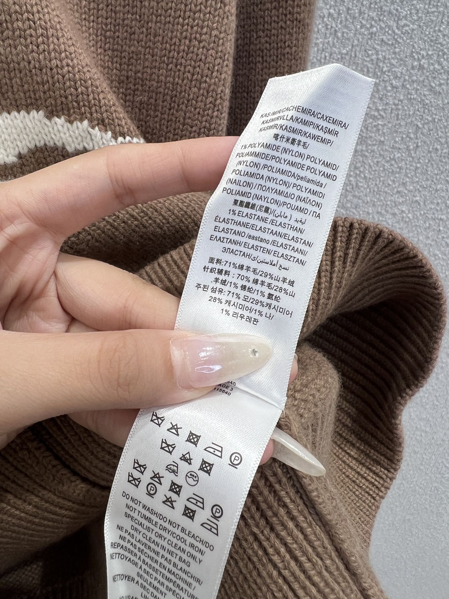 Burberry Wool-Cashmere Knit Sweater with Equestrian Knight Emblem 9 i1761374476 2654 0