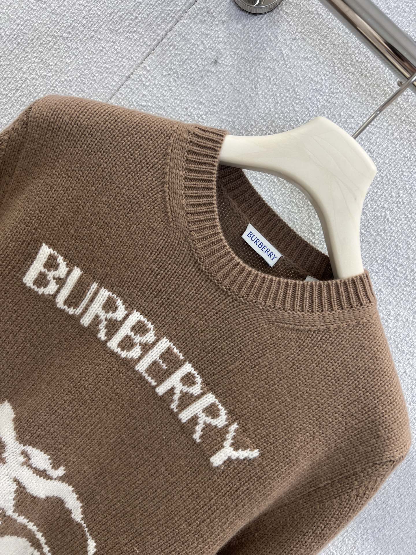 Burberry Wool-Cashmere Knit Sweater with Equestrian Knight Emblem 4 i1761374476 559 1