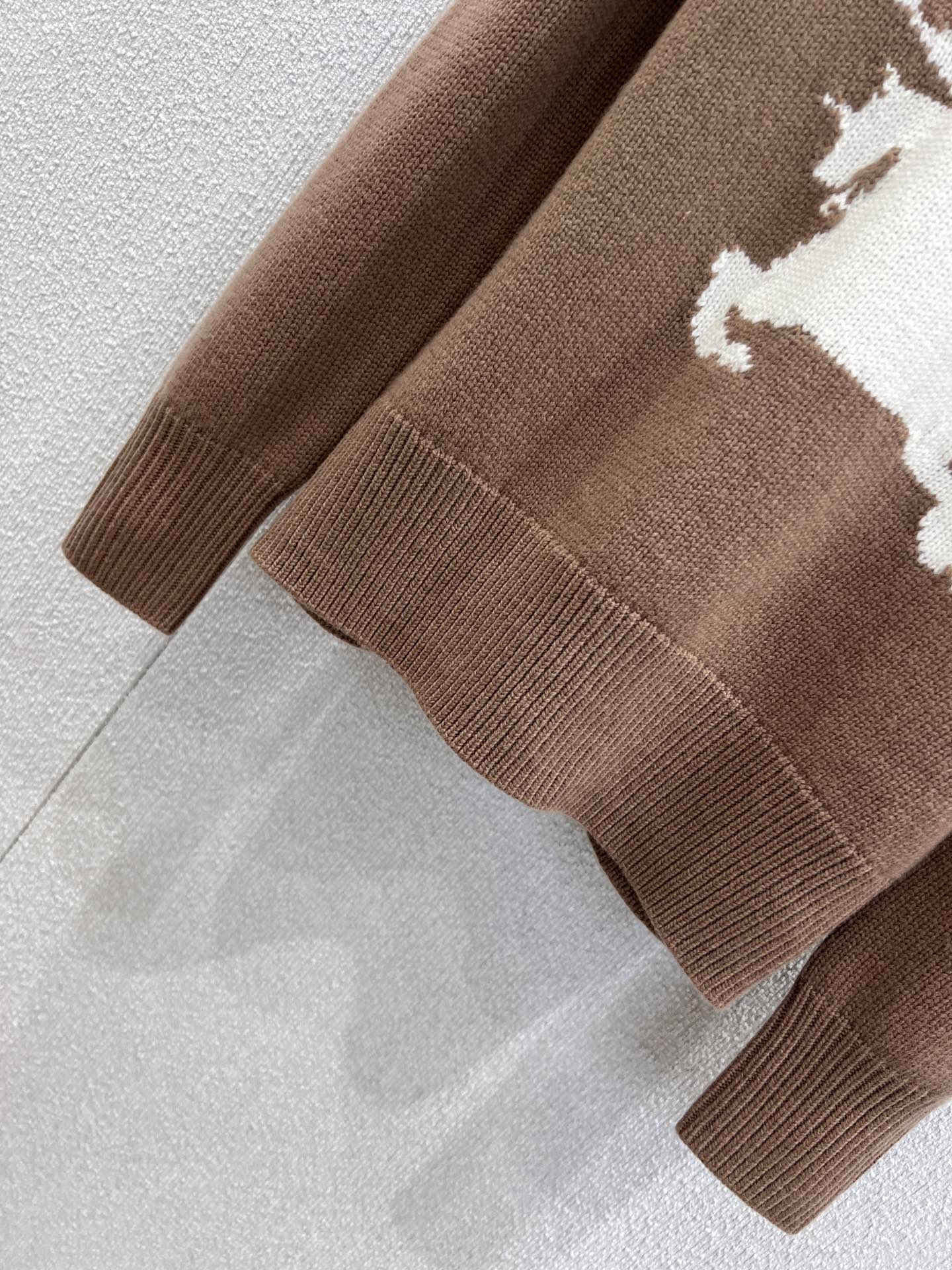 Burberry Wool-Cashmere Knit Sweater with Equestrian Knight Emblem 7 i1761374476 5806 2