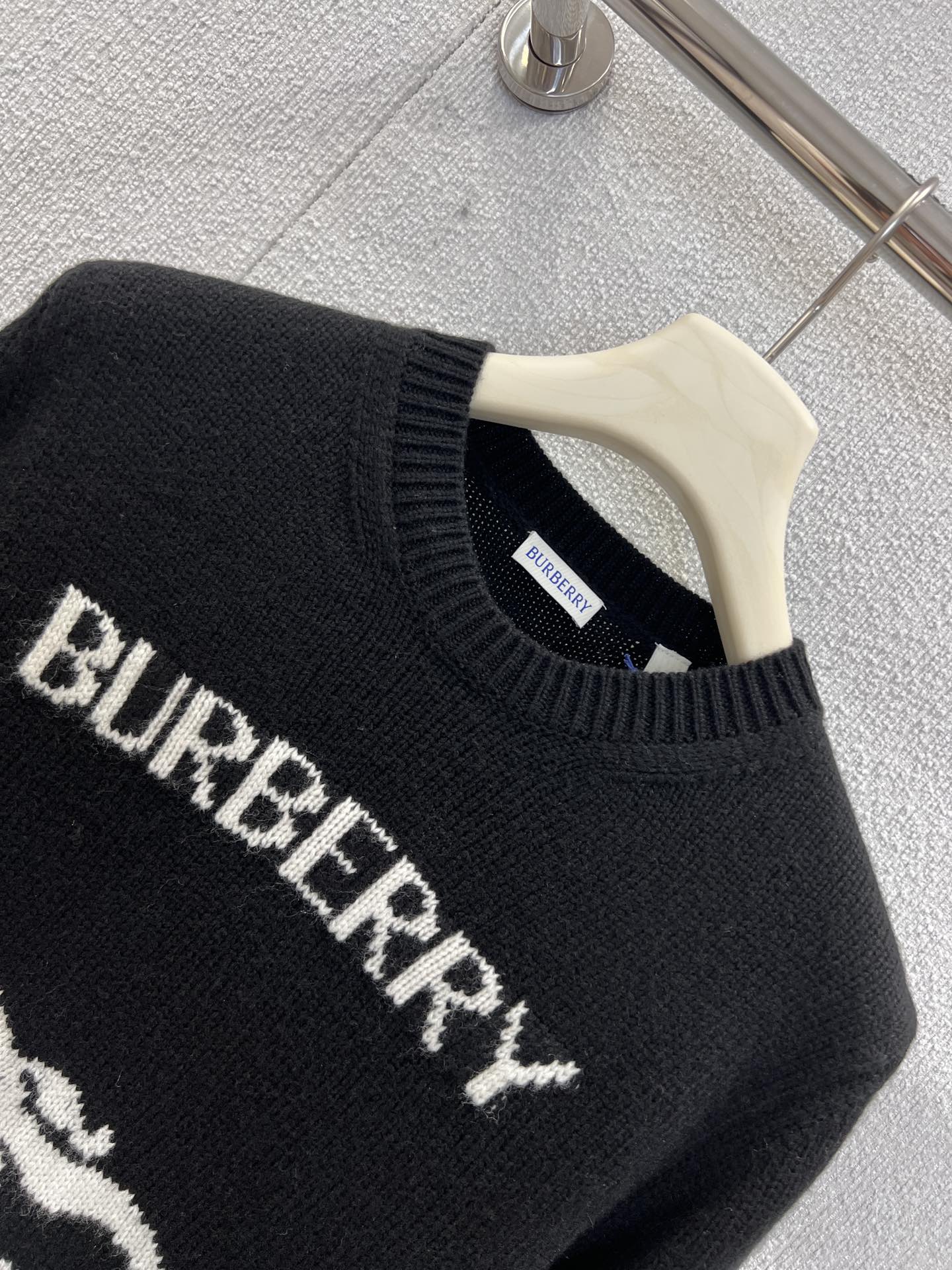 Burberry Women's Wool Cashmere Knit Sweater with Equestrian Knight Logo 4 i1761374495 5601 4