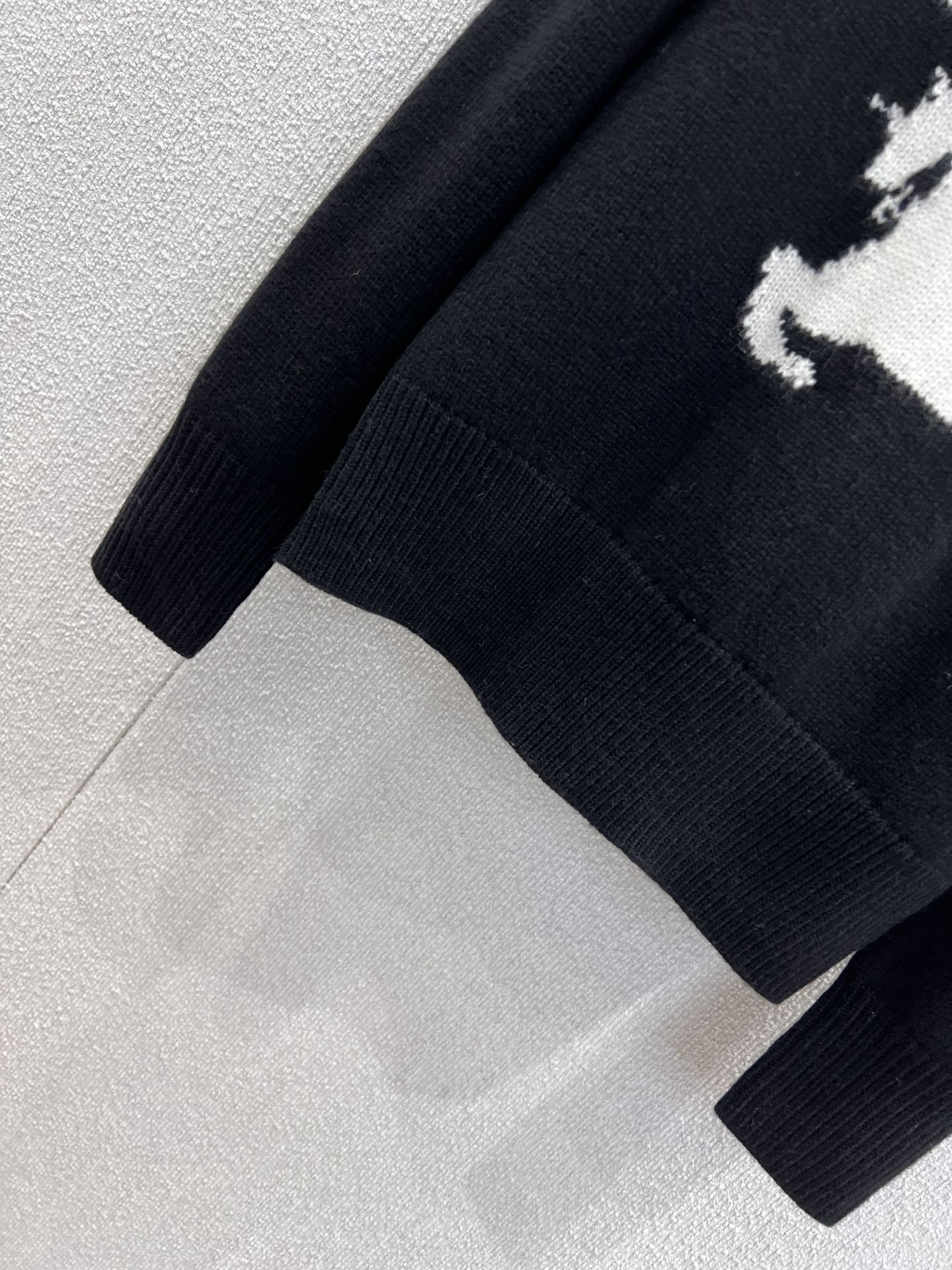 Burberry Women's Wool Cashmere Knit Sweater with Equestrian Knight Logo 7 i1761374495 7597 3