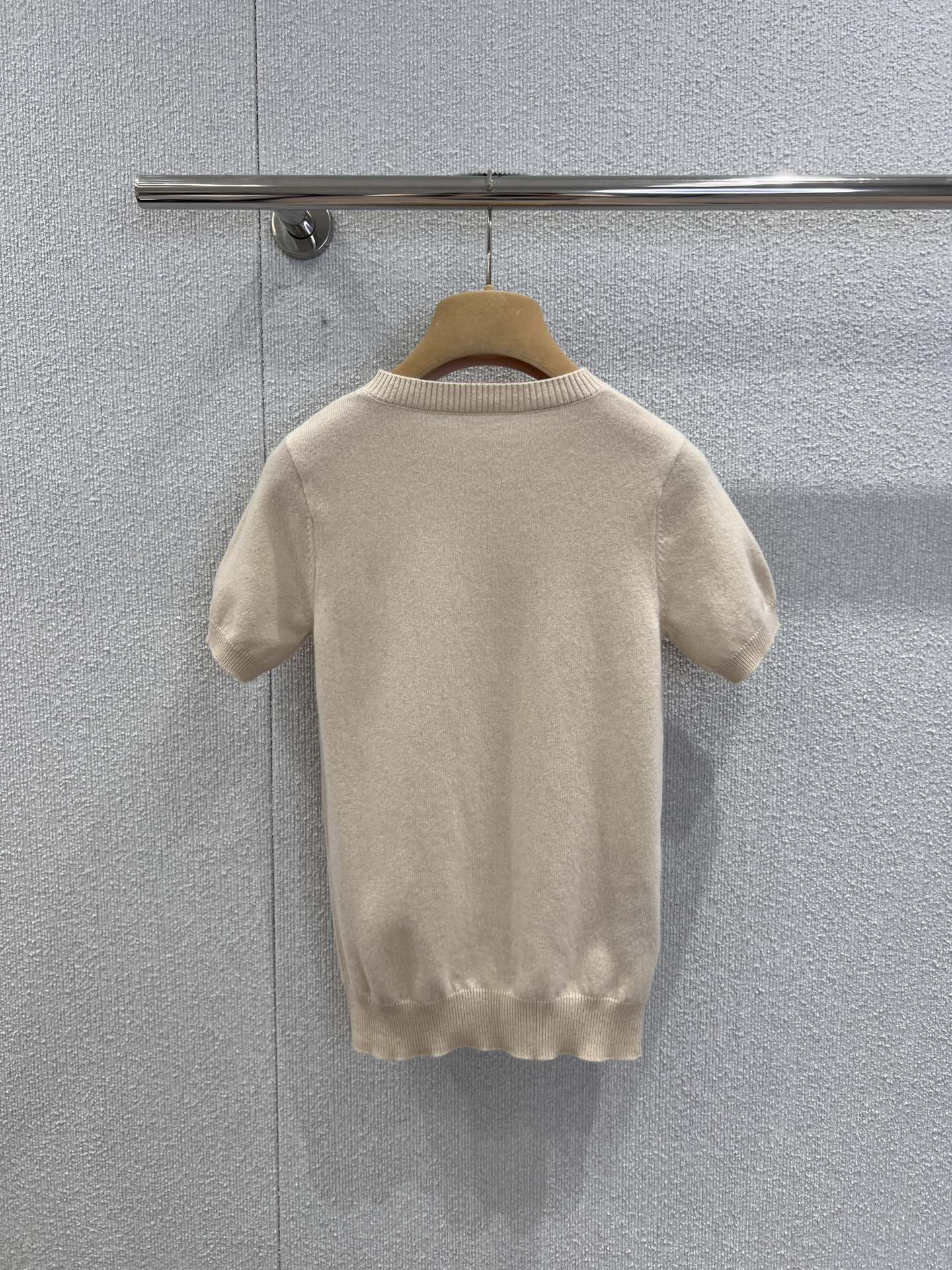 Miu Miu 26Ss Women's Cashmere Knit Short Sleeve Top 3 i1761539966 6312 4