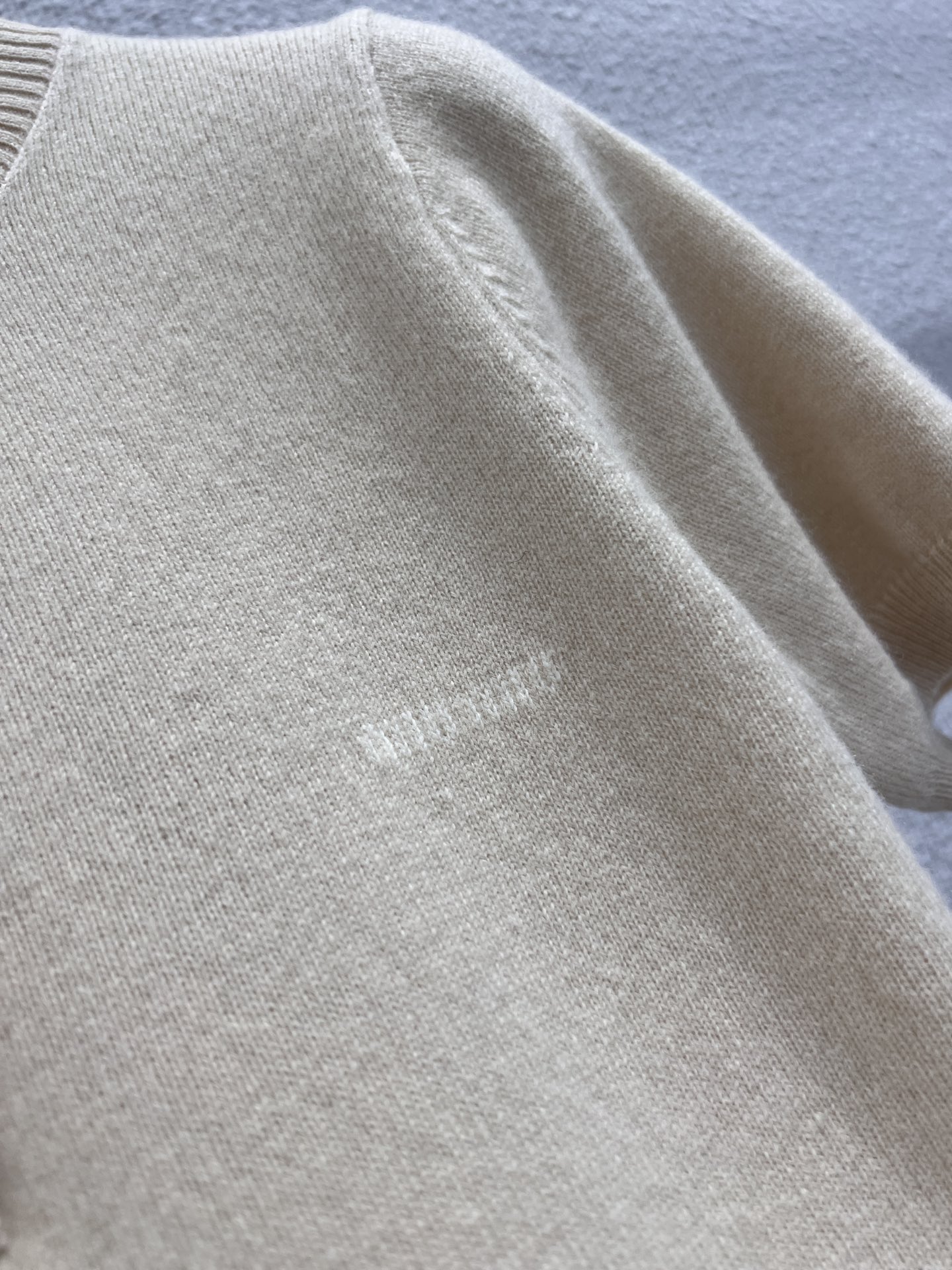 Miu Miu 26Ss Women's Cashmere Knit Short Sleeve Top 6 i1761539966 7417 5