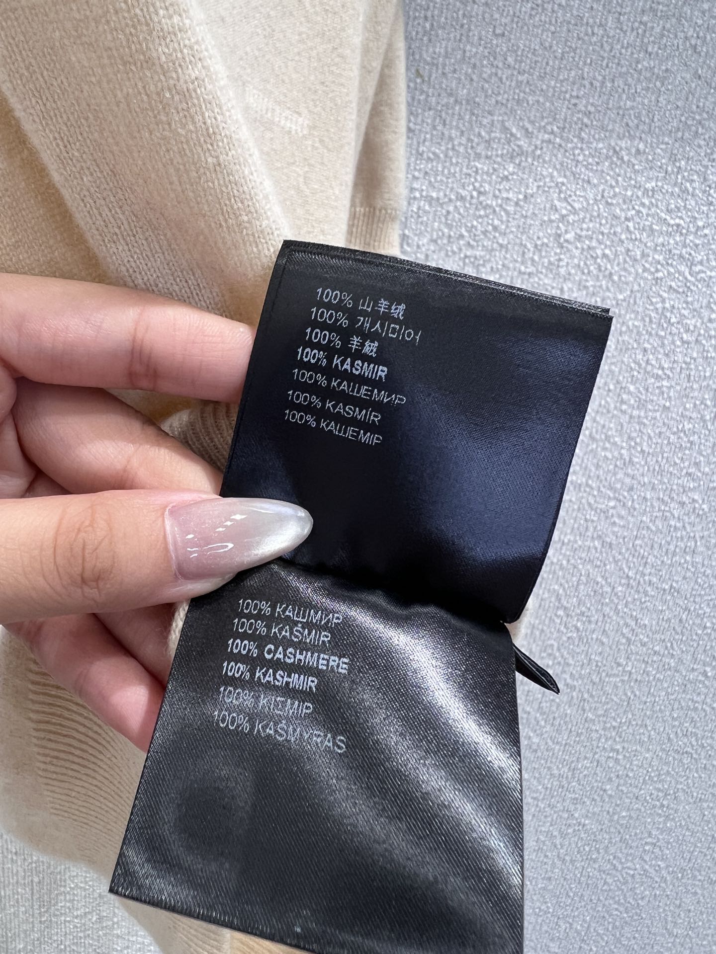 Miu Miu 26Ss Women's Cashmere Knit Short Sleeve Top 8 i1761539966 7479 2